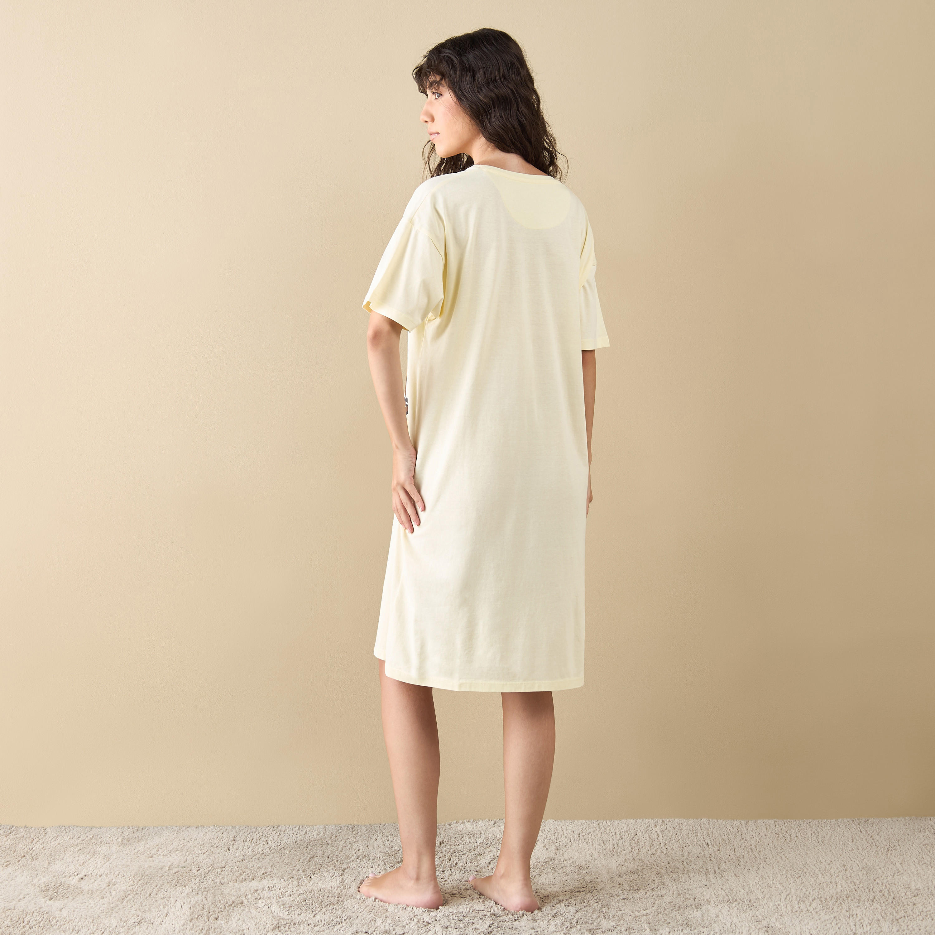 قميص نوم بأكمام قصيرة وطبعات تشيب آند ديل-women-clothing-nightwear-nighties-image-3