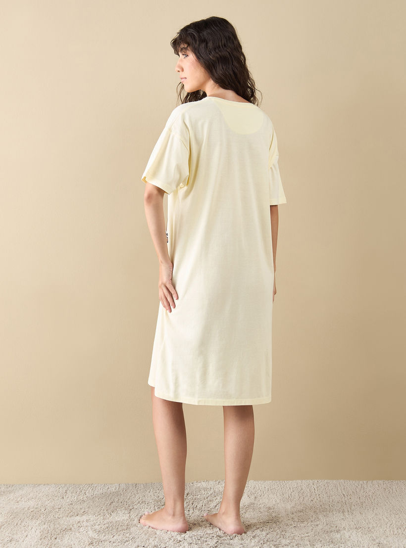 قميص نوم بأكمام قصيرة وطبعات تشيب آند ديل-women-clothing-nightwear-nighties-image-3