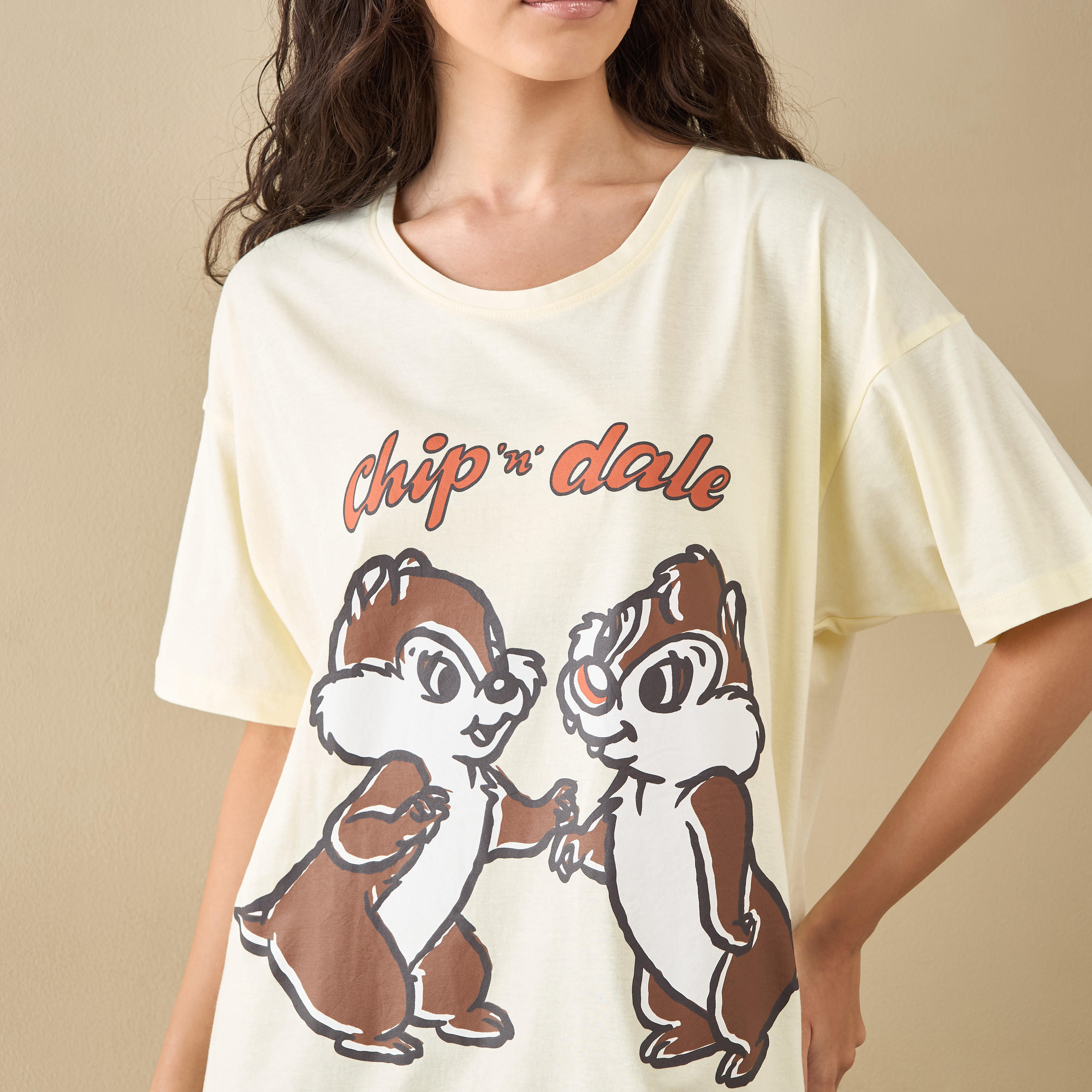 قميص نوم بأكمام قصيرة وطبعات تشيب آند ديل-women-clothing-nightwear-nighties-image-4
