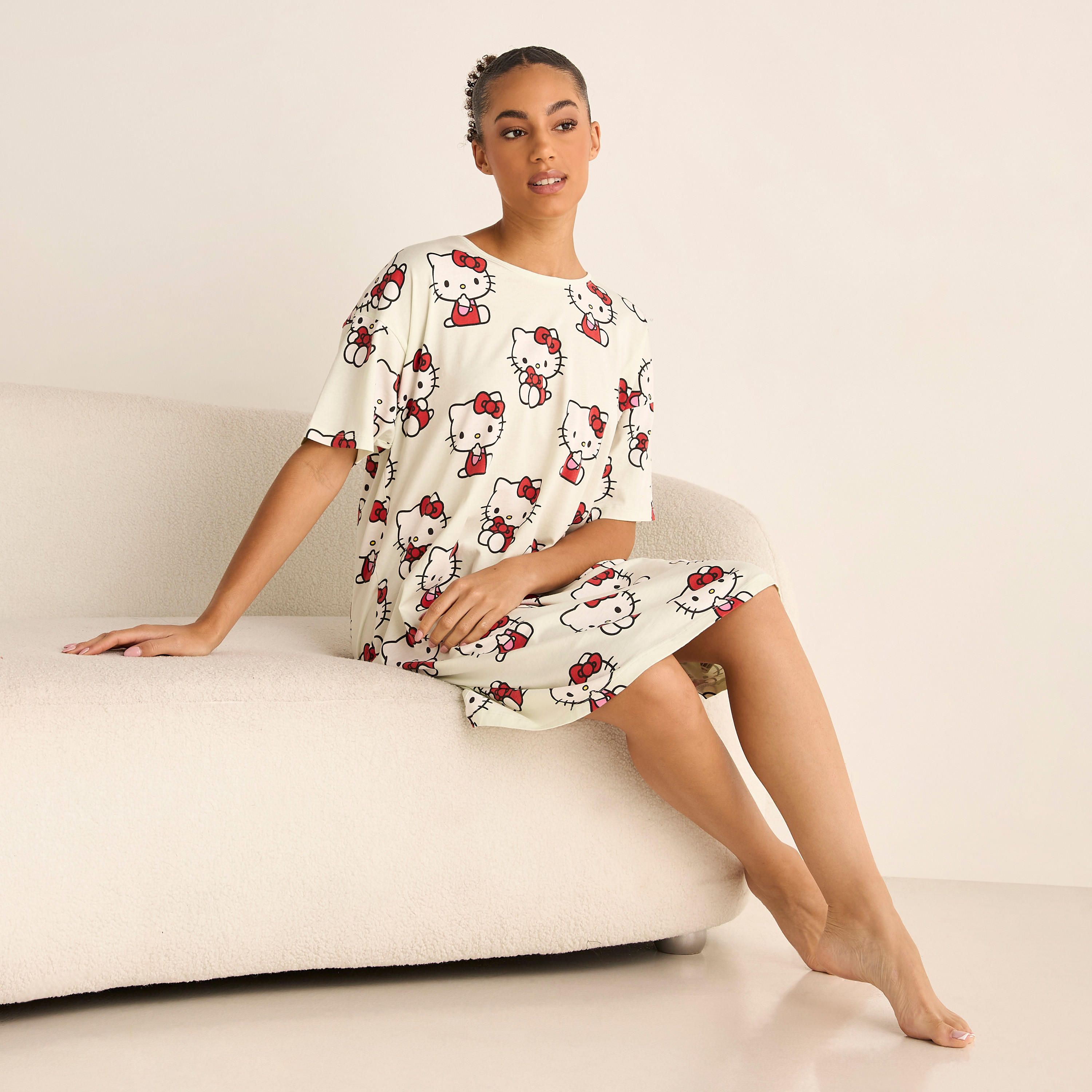 قميص نوم بأكمام قصيرة وطبعات هالو كيتي-women-clothing-nightwear-nighties-image-1
