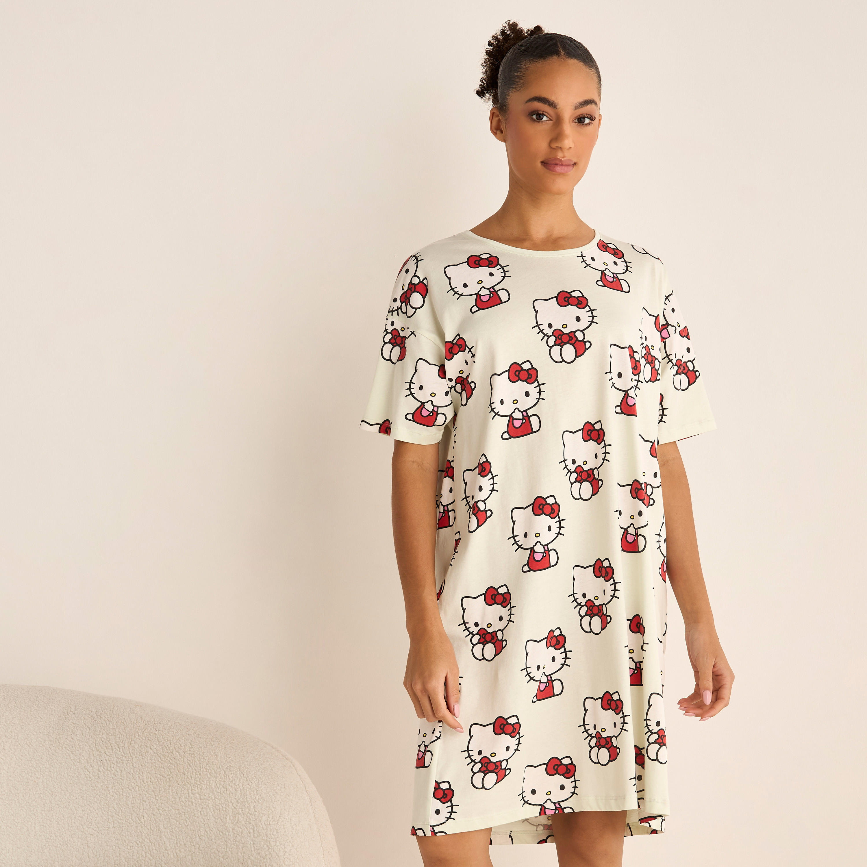 قميص نوم بأكمام قصيرة وطبعات هالو كيتي-women-clothing-nightwear-nighties-image-2