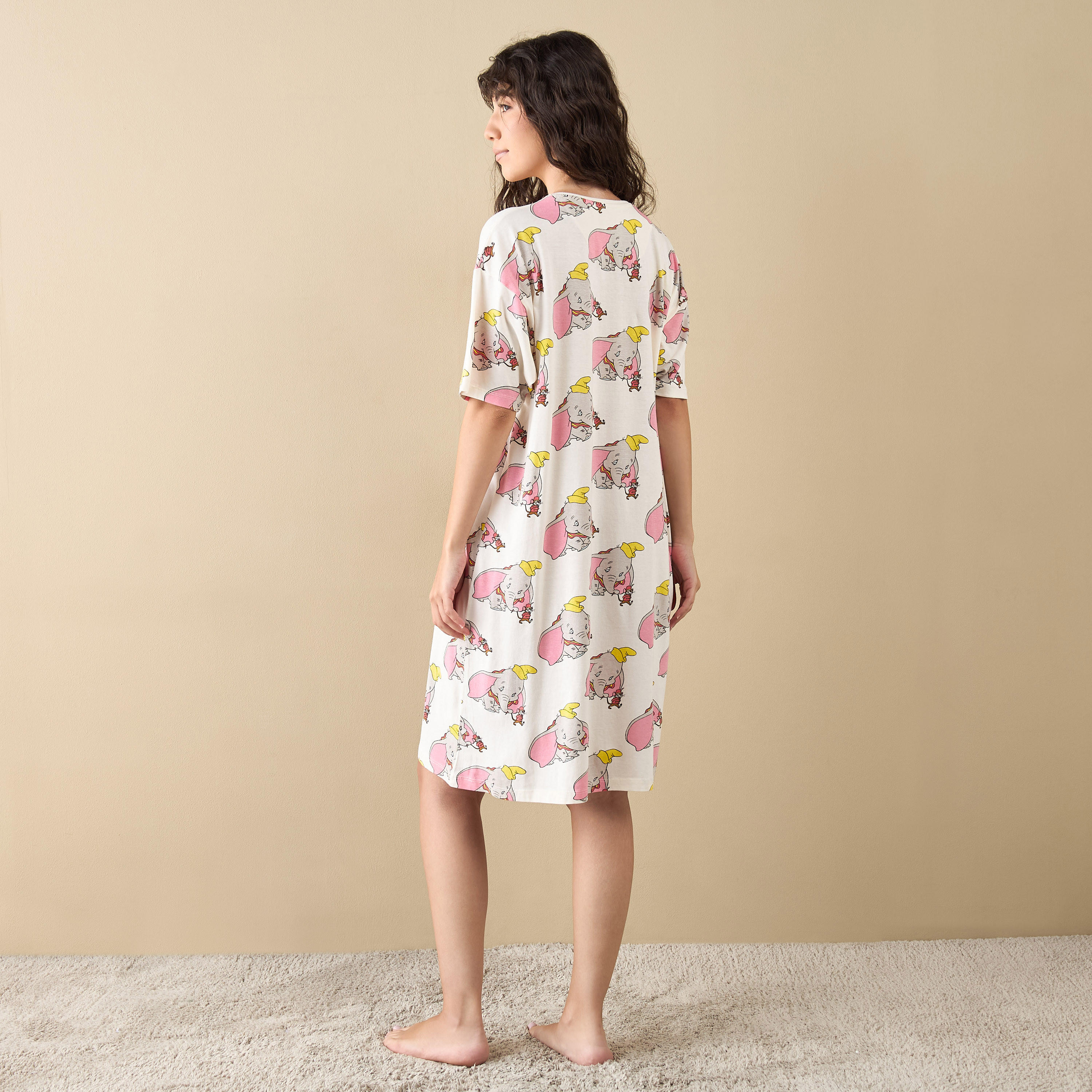 قميص نوم بأكمام قصيرة وطبعات دامبو-women-clothing-nightwear-nighties-image-2