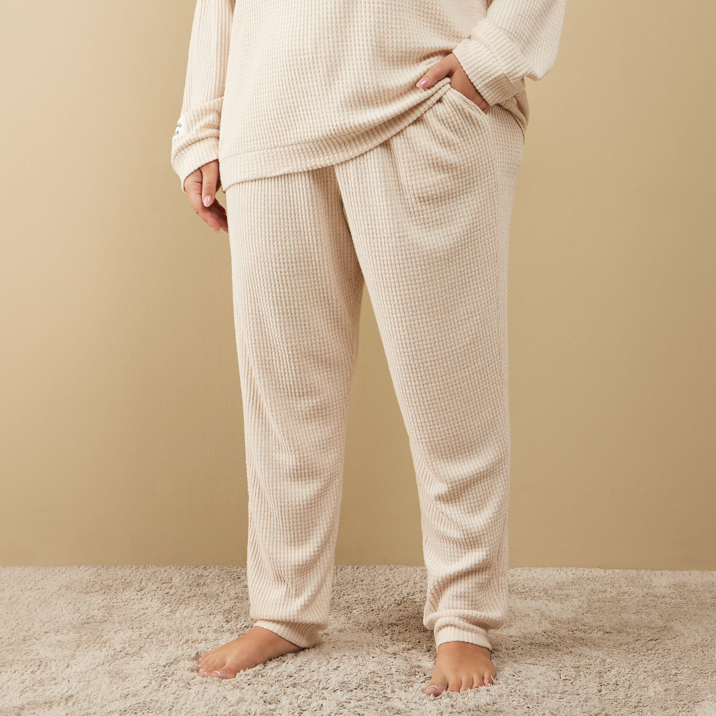 طقم بيجاما وتيشيرت بياقة مستديرة وافل بارز الملمس-women-clothing-nightwear-pyjamas-longsets-image-3
