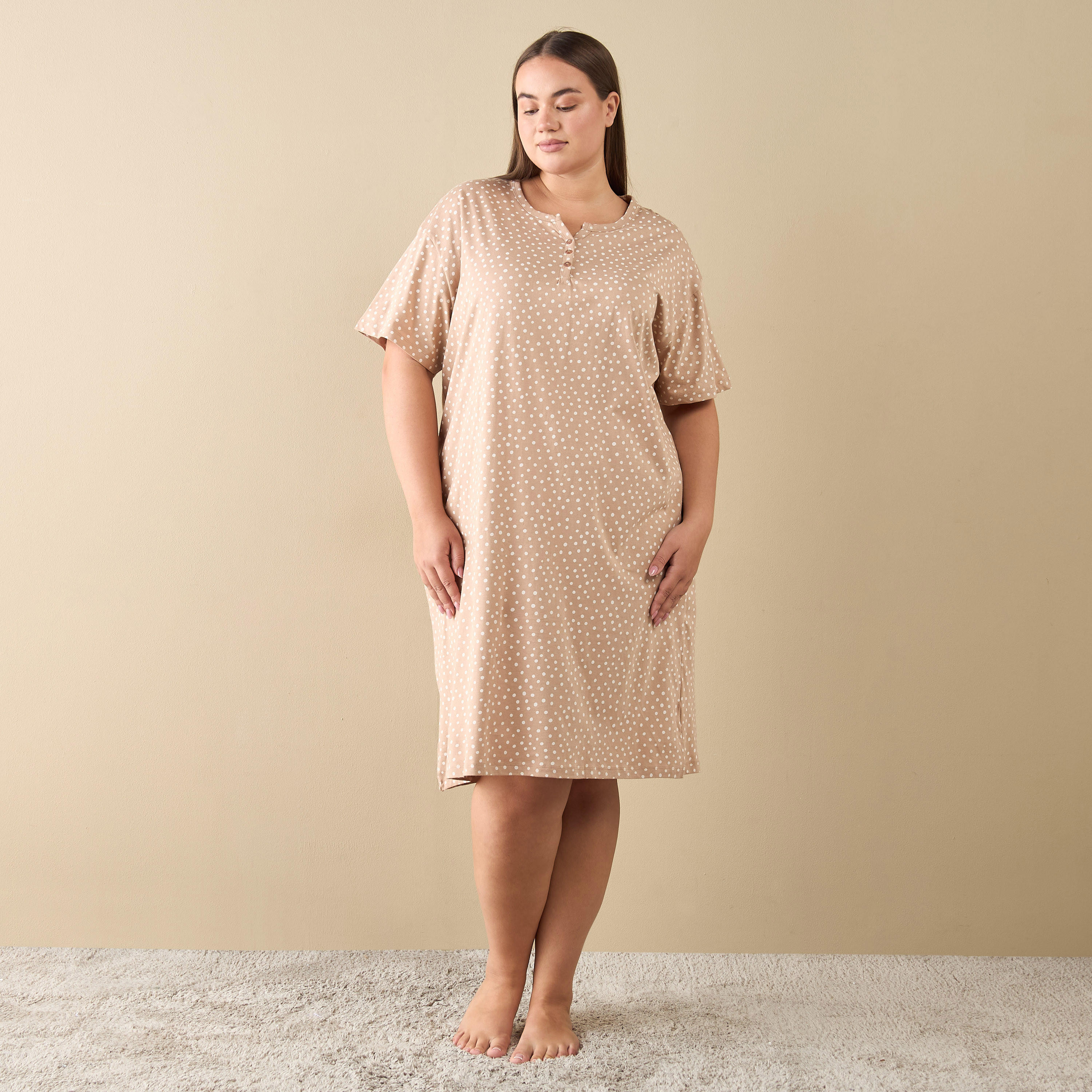 قميص نوم بأكمام قصيرة وطبعات منقطة-women-clothing-nightwear-nighties-image-1