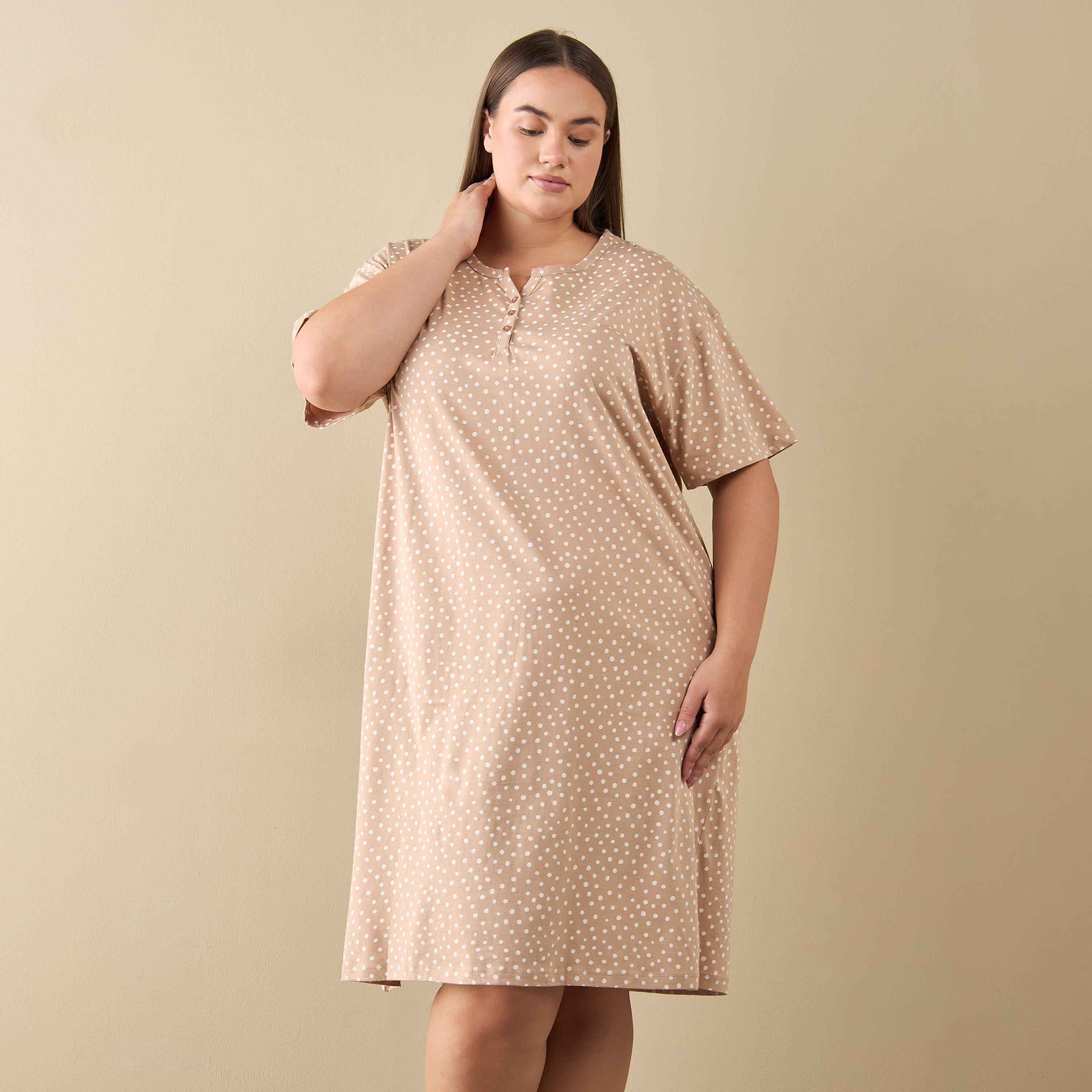 قميص نوم بأكمام قصيرة وطبعات منقطة-women-clothing-nightwear-nighties-image-2