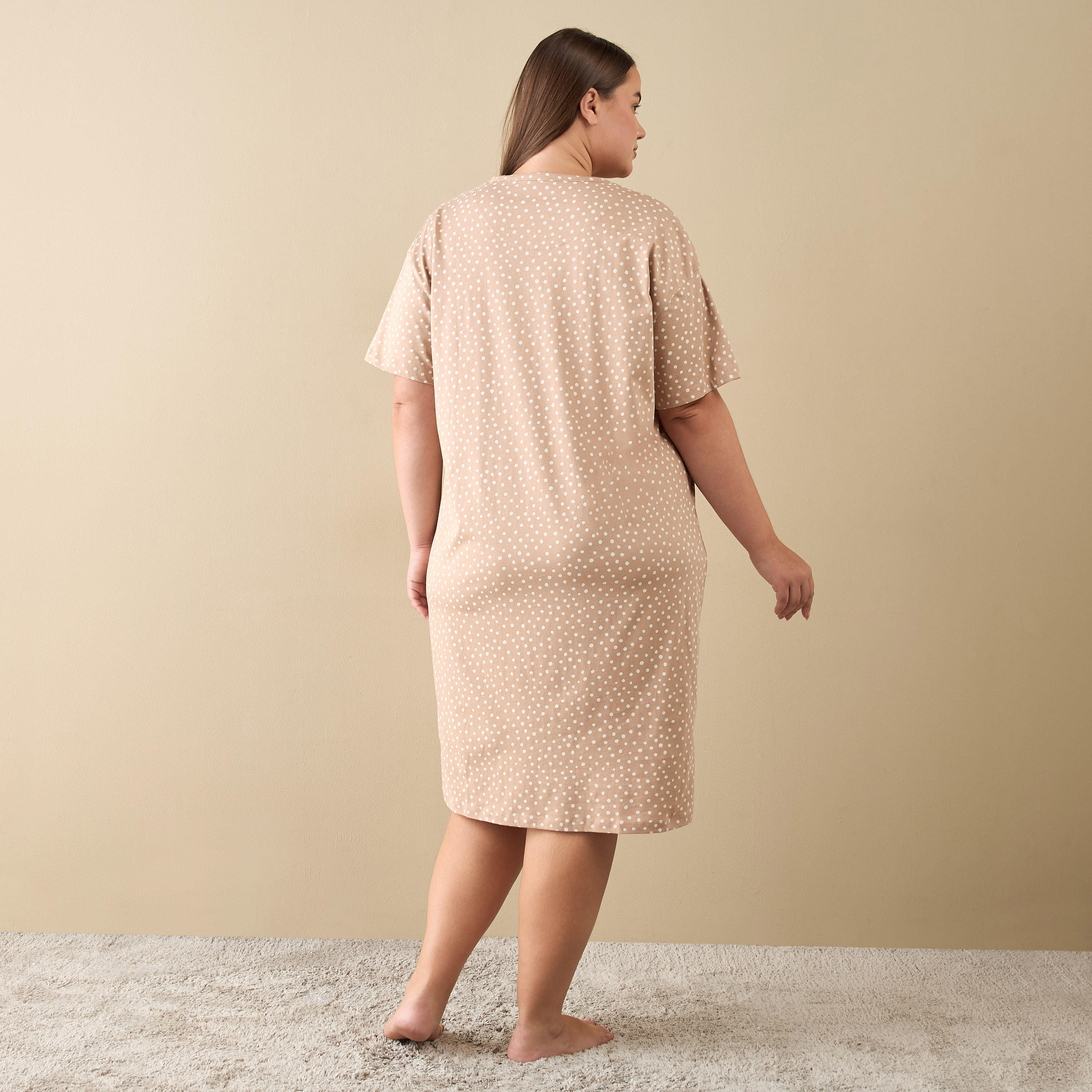 قميص نوم بأكمام قصيرة وطبعات منقطة-women-clothing-nightwear-nighties-image-3