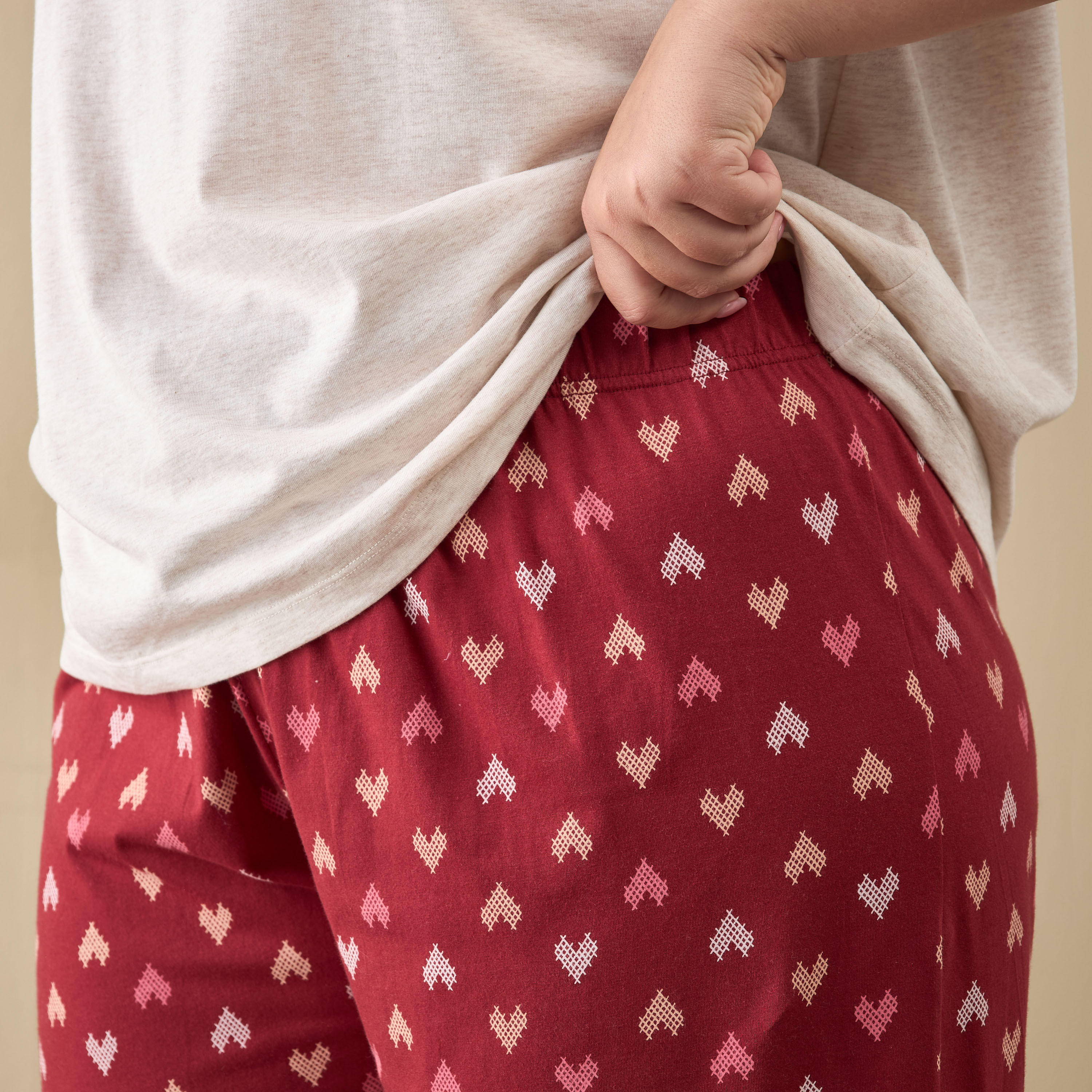 طقم بنطلون بيجاما وتيشيرت بطبعات قلب-women-clothing-nightwear-pyjamas-longsets-image-1