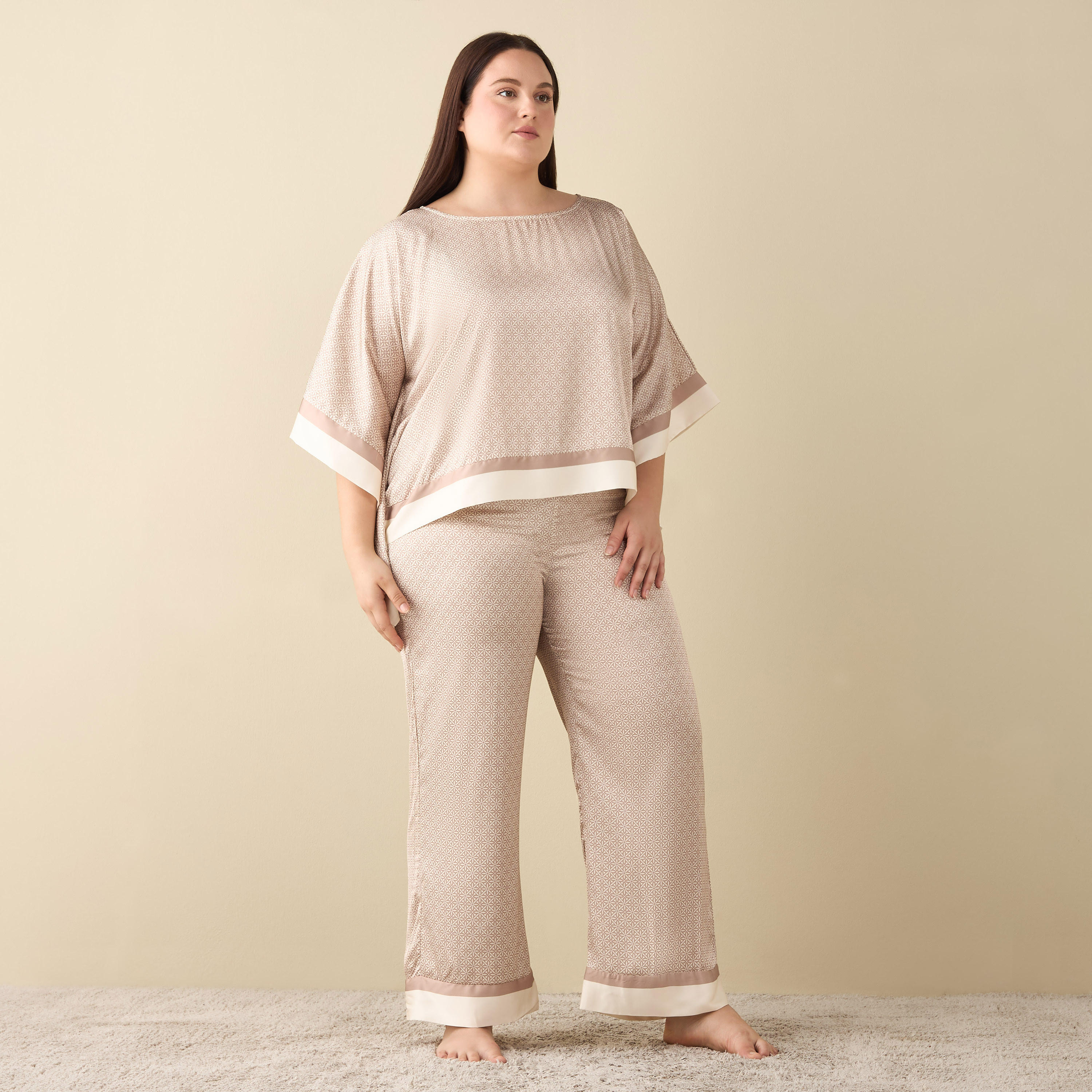طقم بنطلون بيجاما وبلوزة ساتن قفطان بطبعات-women-clothing-nightwear-pyjamas-longsets-image-5