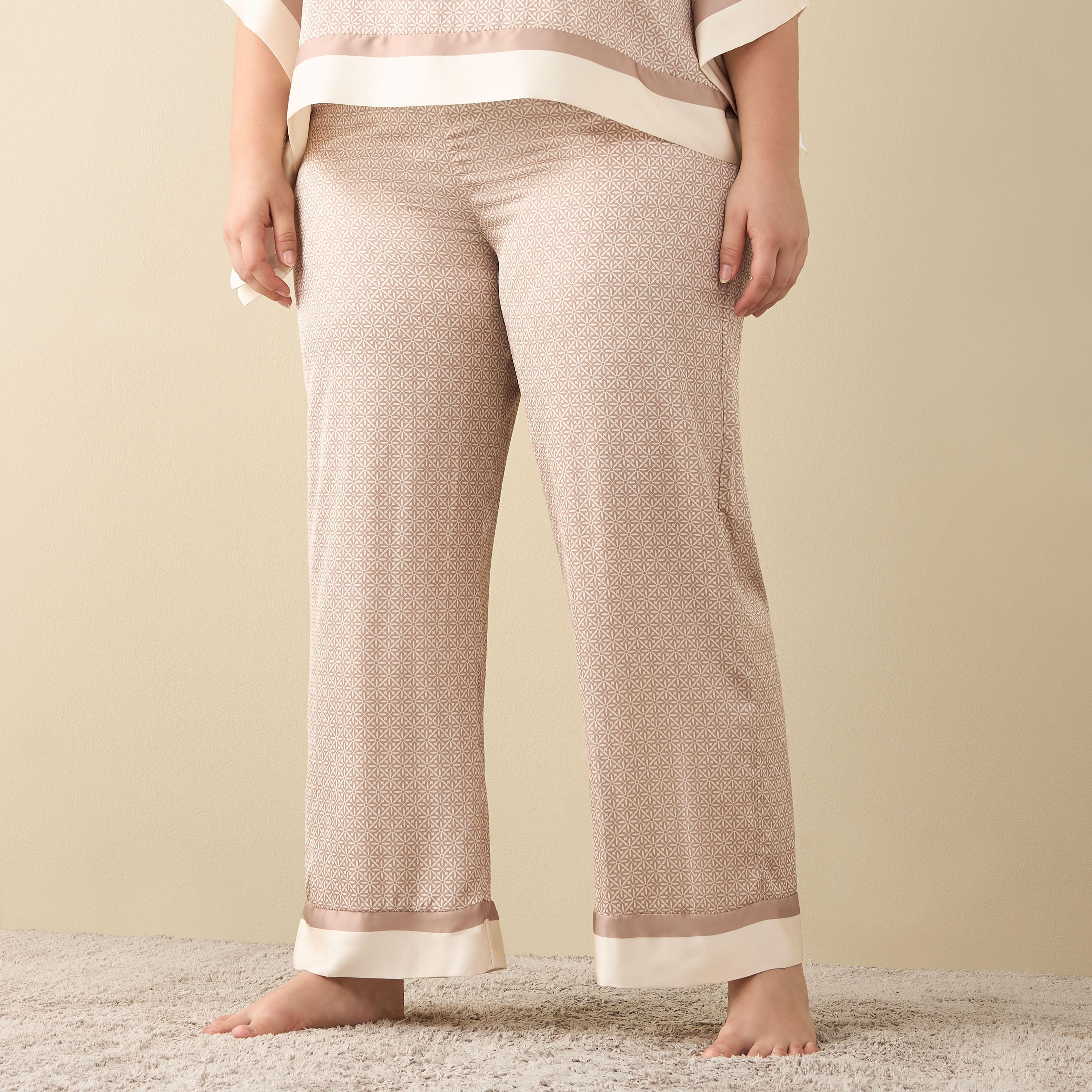 طقم بنطلون بيجاما وبلوزة ساتن قفطان بطبعات-women-clothing-nightwear-pyjamas-longsets-image-3