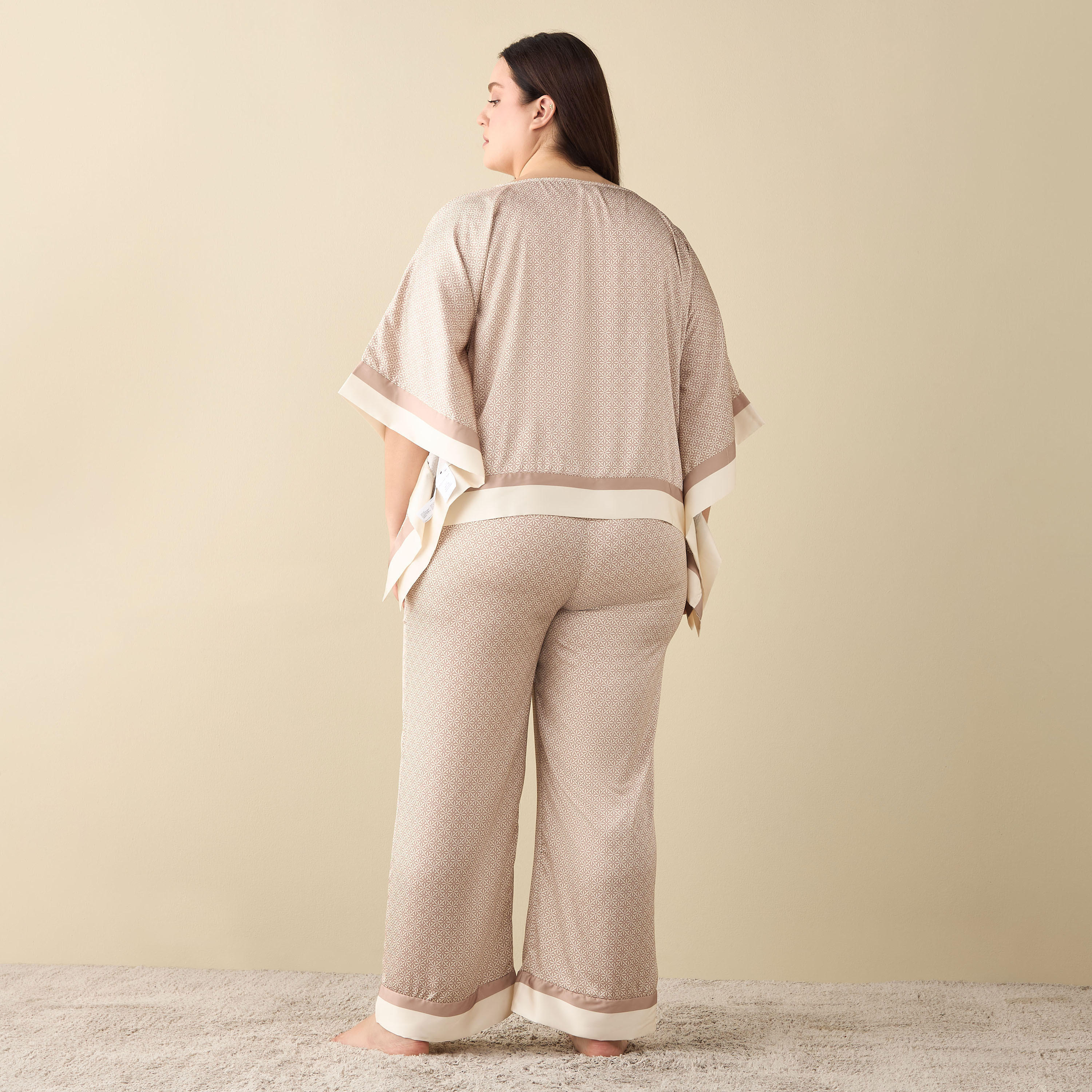 طقم بنطلون بيجاما وبلوزة ساتن قفطان بطبعات-women-clothing-nightwear-pyjamas-longsets-image-2