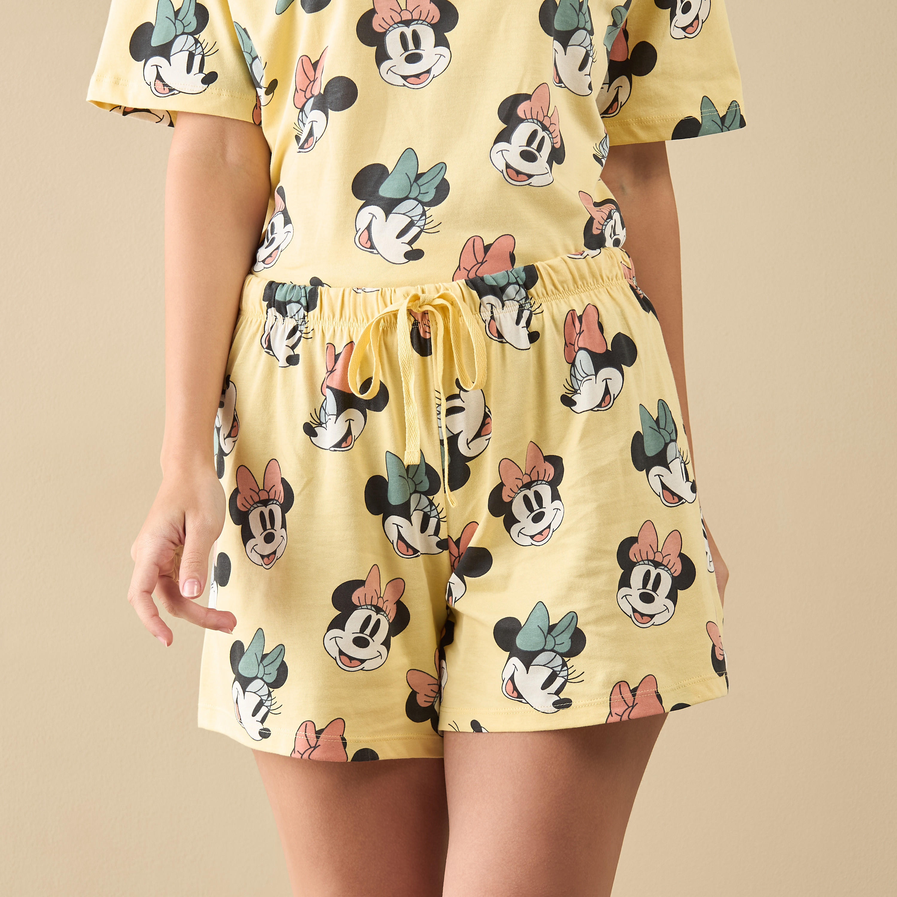طقم شورت وتيشيرت بطبعات ميني ماوس-women-clothing-nightwear-pyjamas-shortsets-image-3