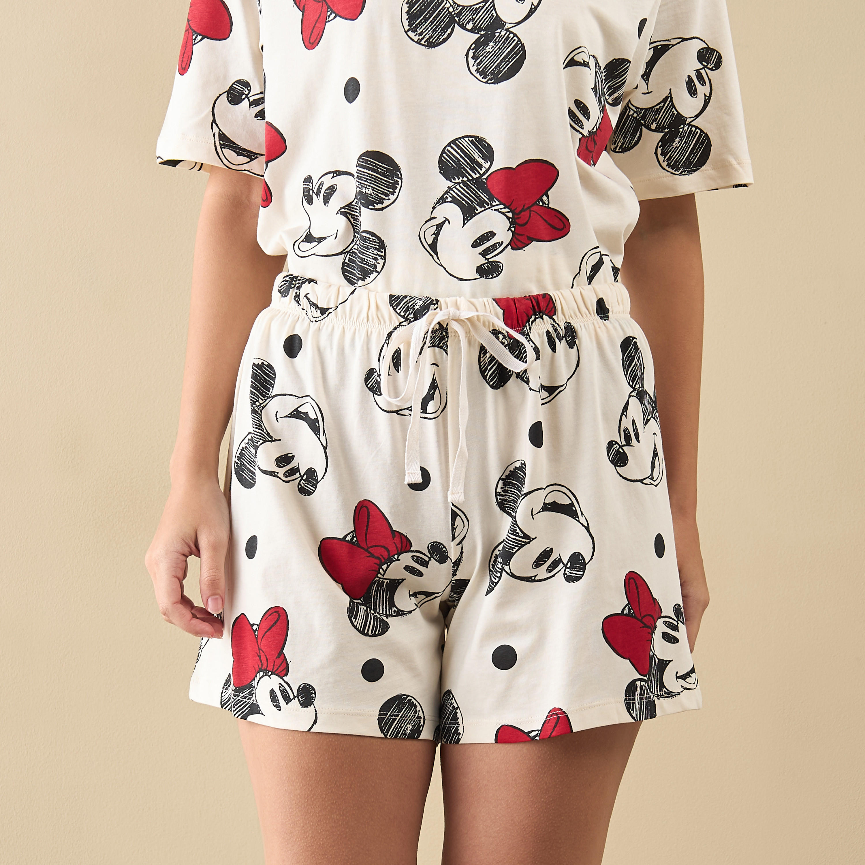 طقم شورت وتيشيرت بطبعات ميكي وميني-women-clothing-nightwear-pyjamas-shortsets-image-3