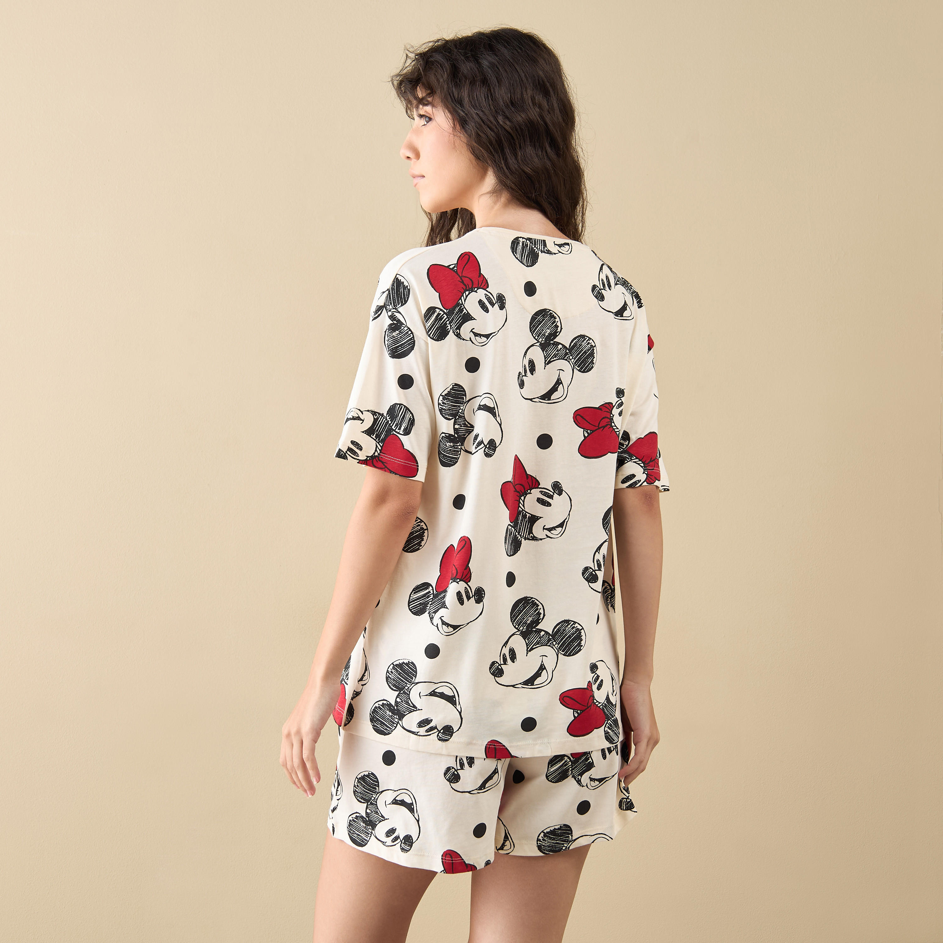 طقم شورت وتيشيرت بطبعات ميكي وميني-women-clothing-nightwear-pyjamas-shortsets-image-4