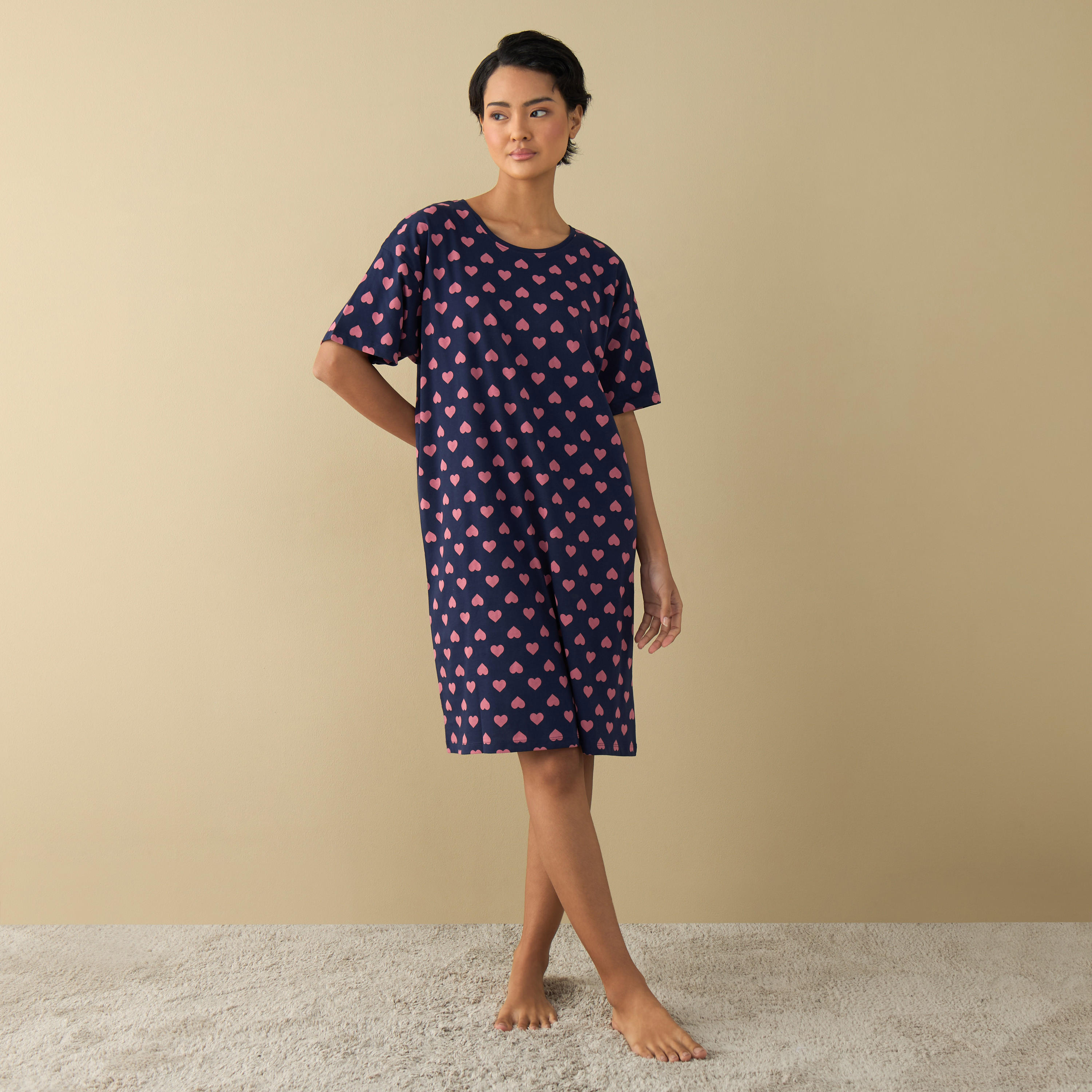 قميص نوم بأكمام قصيرة وطبعات قلب-women-clothing-nightwear-nighties-image-2