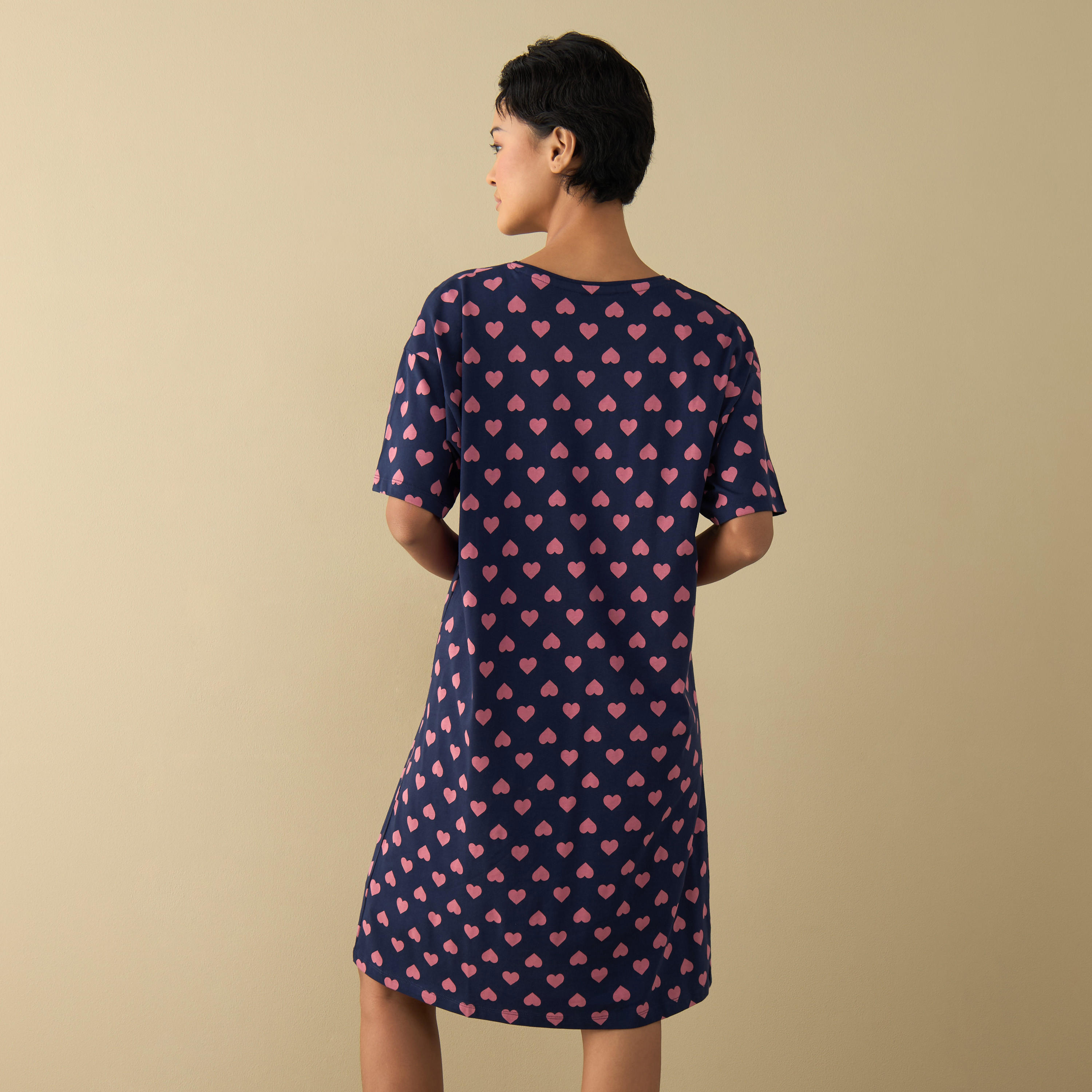 قميص نوم بأكمام قصيرة وطبعات قلب-women-clothing-nightwear-nighties-image-3