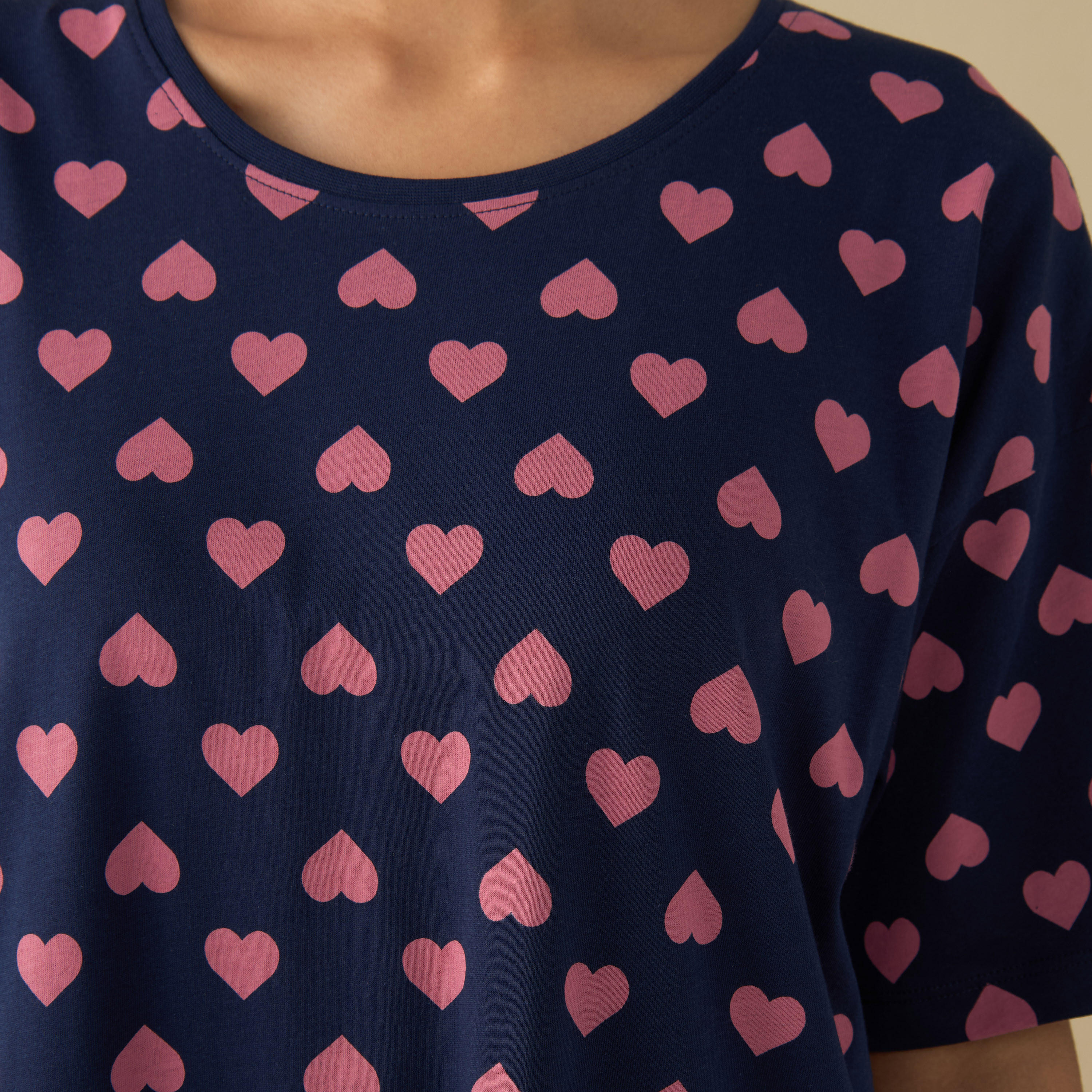 قميص نوم بأكمام قصيرة وطبعات قلب-women-clothing-nightwear-nighties-image-4