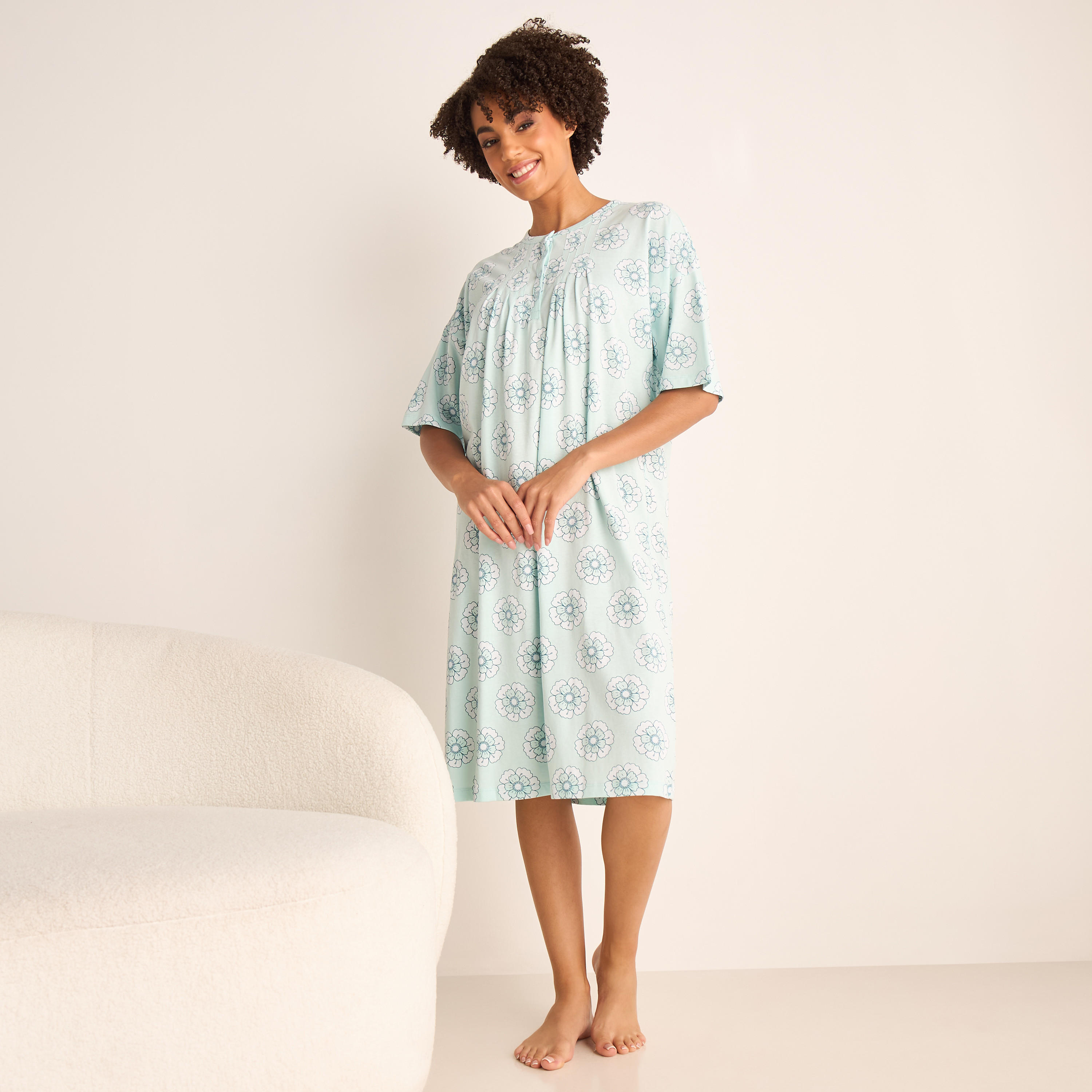 قميص نوم بأكمام قصيرة وزر إغلاق وطبعات أزهار-women-clothing-nightwear-nighties-image-2