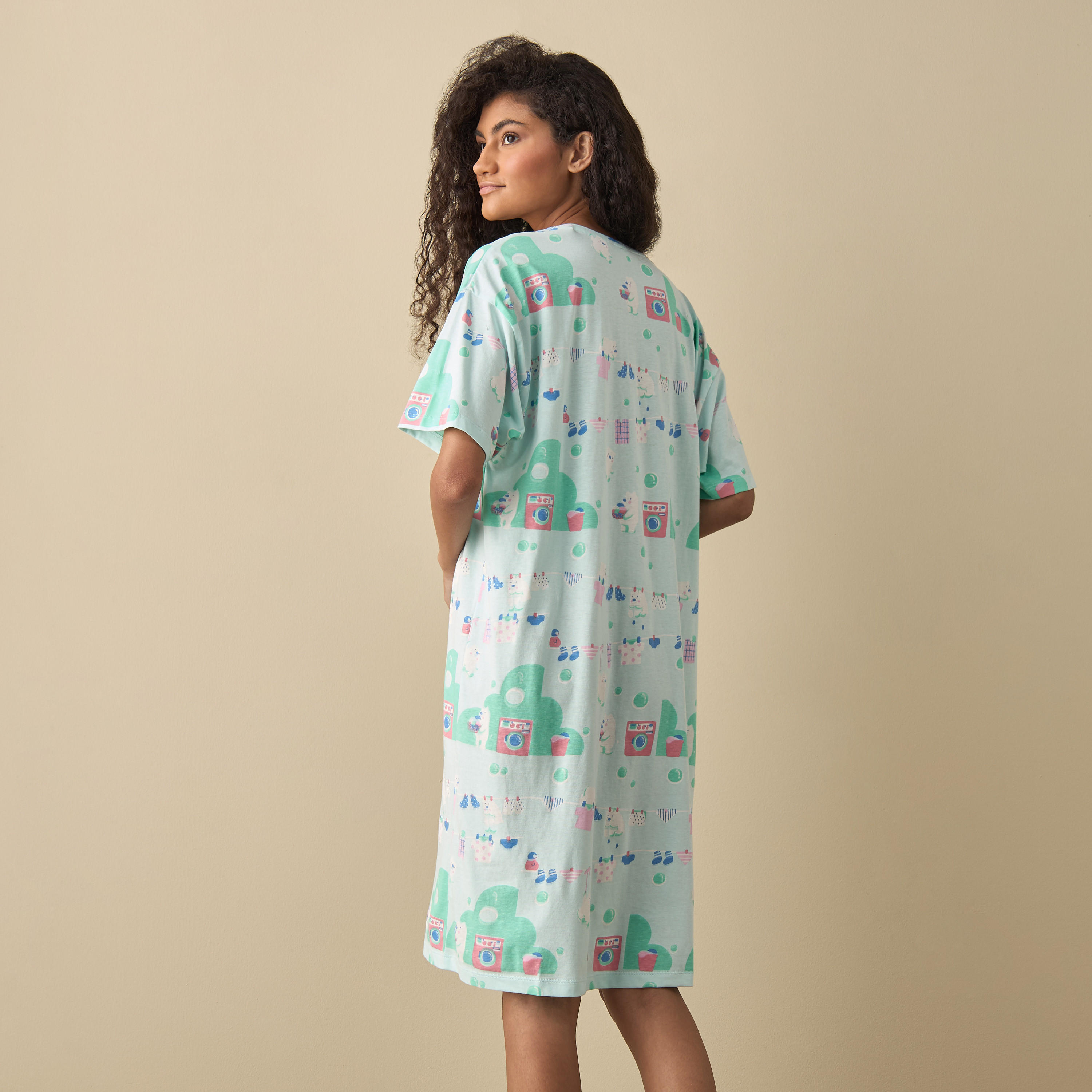قميص نوم قطن بياقة مستديرة وأكمام قصيرة وطبعات-women-clothing-nightwear-nighties-image-3