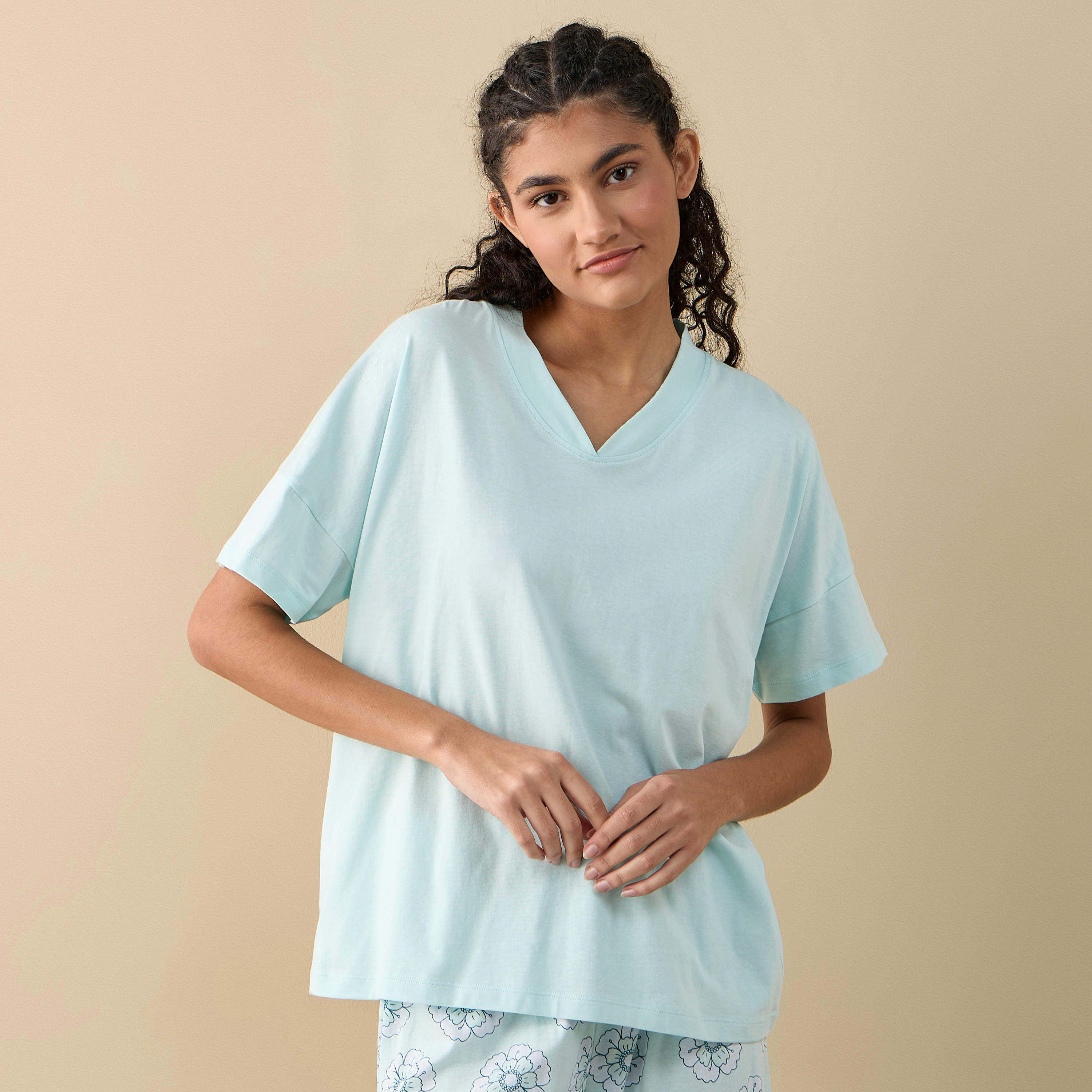 طقم بنطلون بيجاما بطبعات زهرية وبلوزة بياقة V-women-clothing-nightwear-pyjamas-longsets-image-2