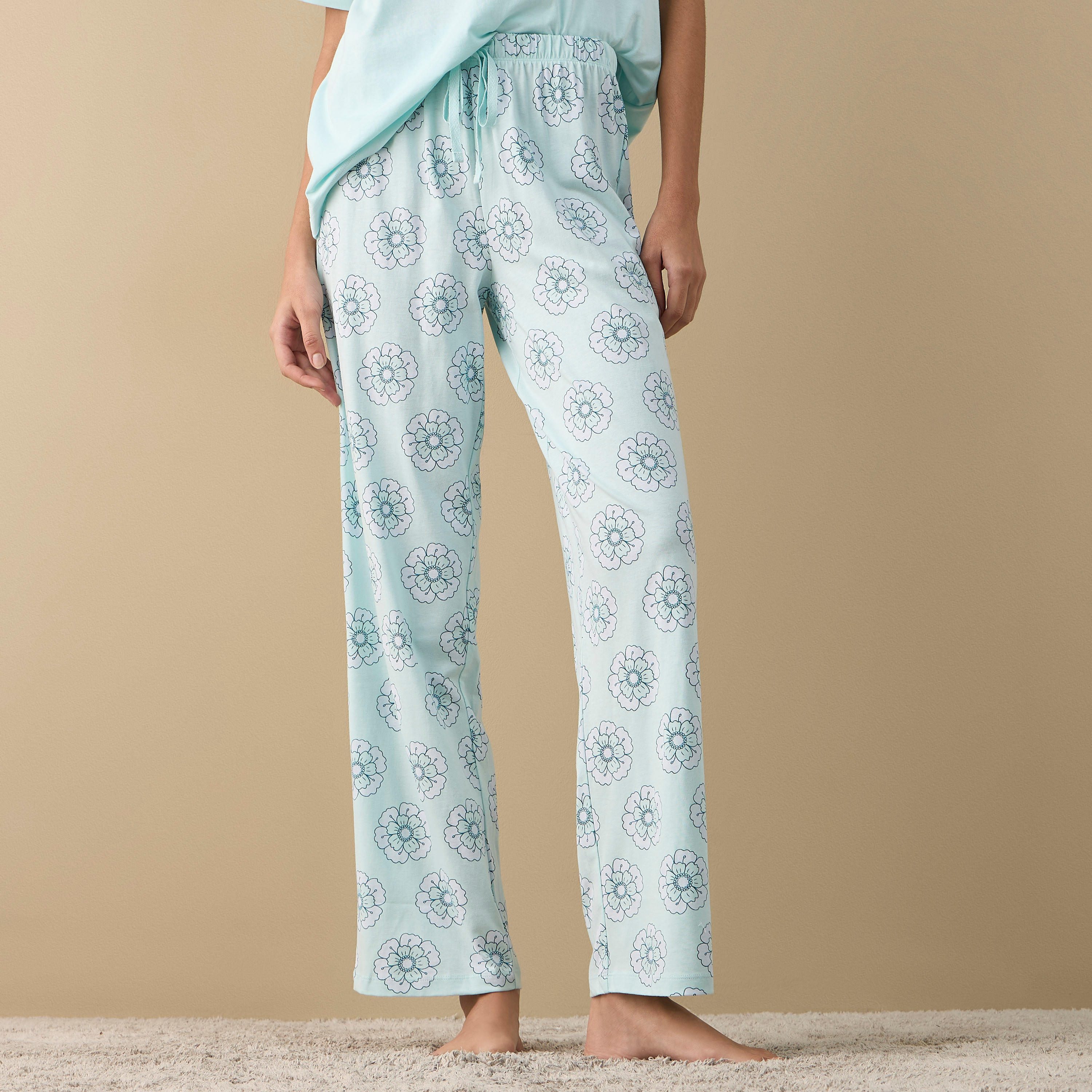 طقم بنطلون بيجاما بطبعات زهرية وبلوزة بياقة V-women-clothing-nightwear-pyjamas-longsets-image-3