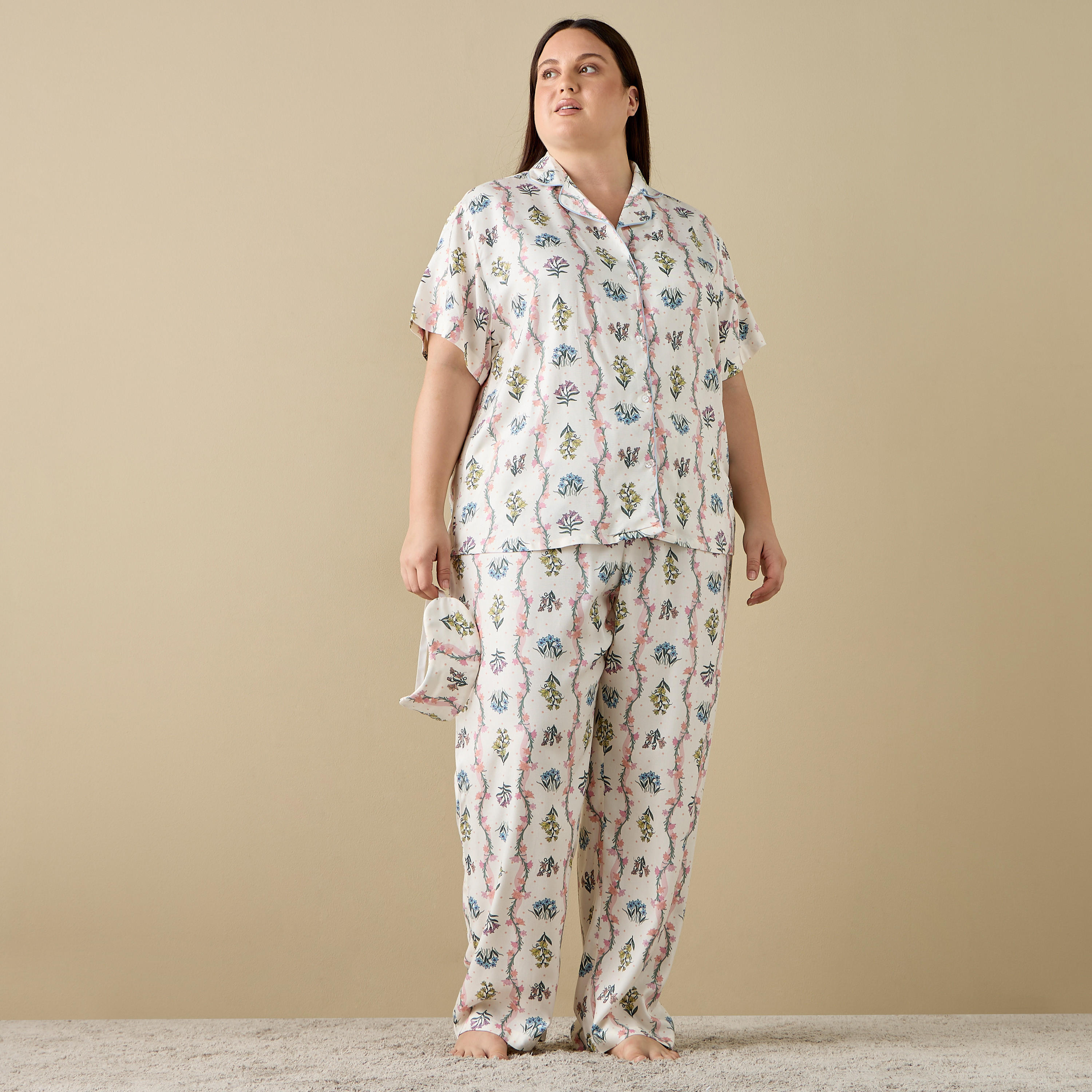 طقم بنطلون بيجاما وتيشيرت بطبعات أزهار وقناع للعين-women-clothing-nightwear-pyjamas-longsets-image-1