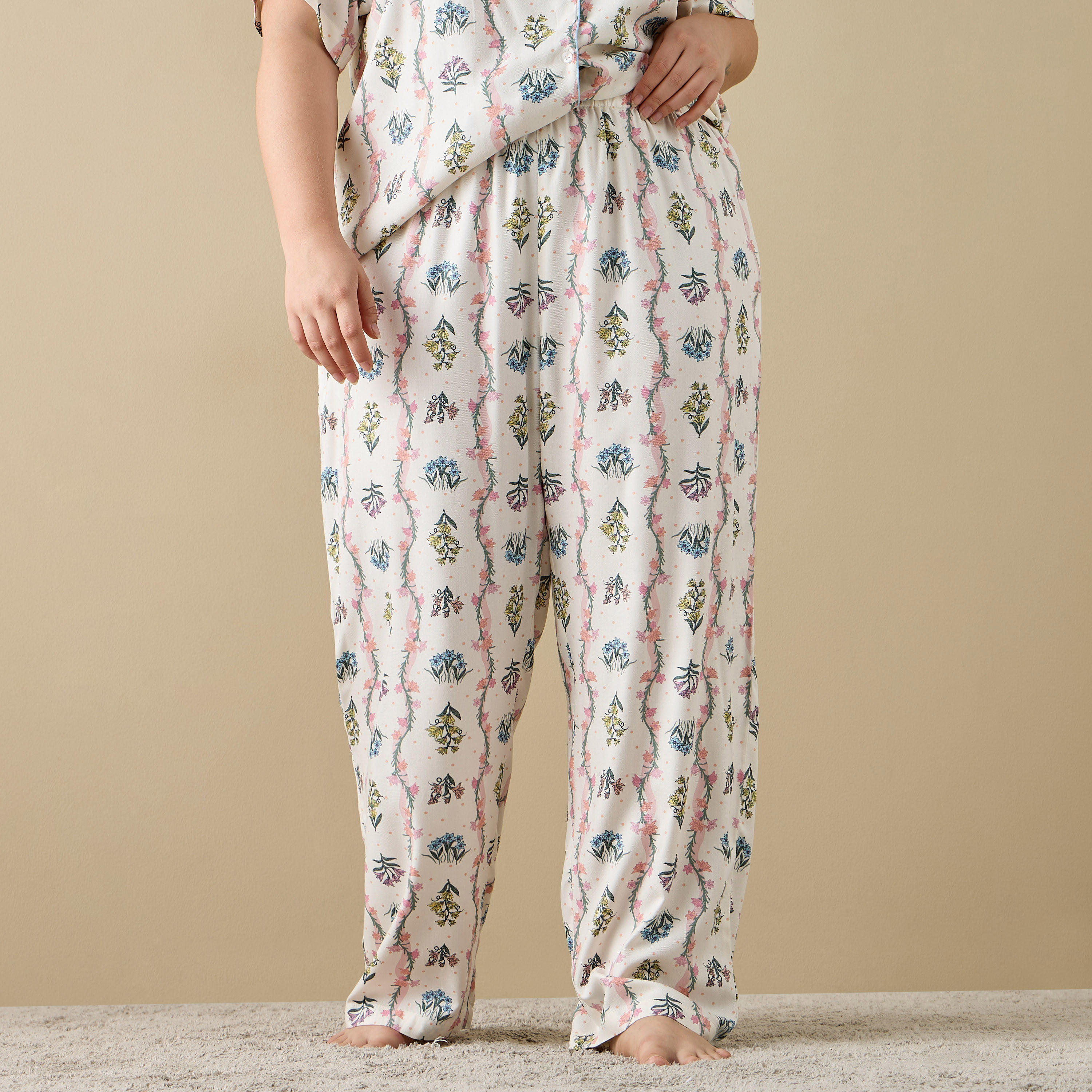 طقم بنطلون بيجاما وتيشيرت بطبعات أزهار وقناع للعين-women-clothing-nightwear-pyjamas-longsets-image-3