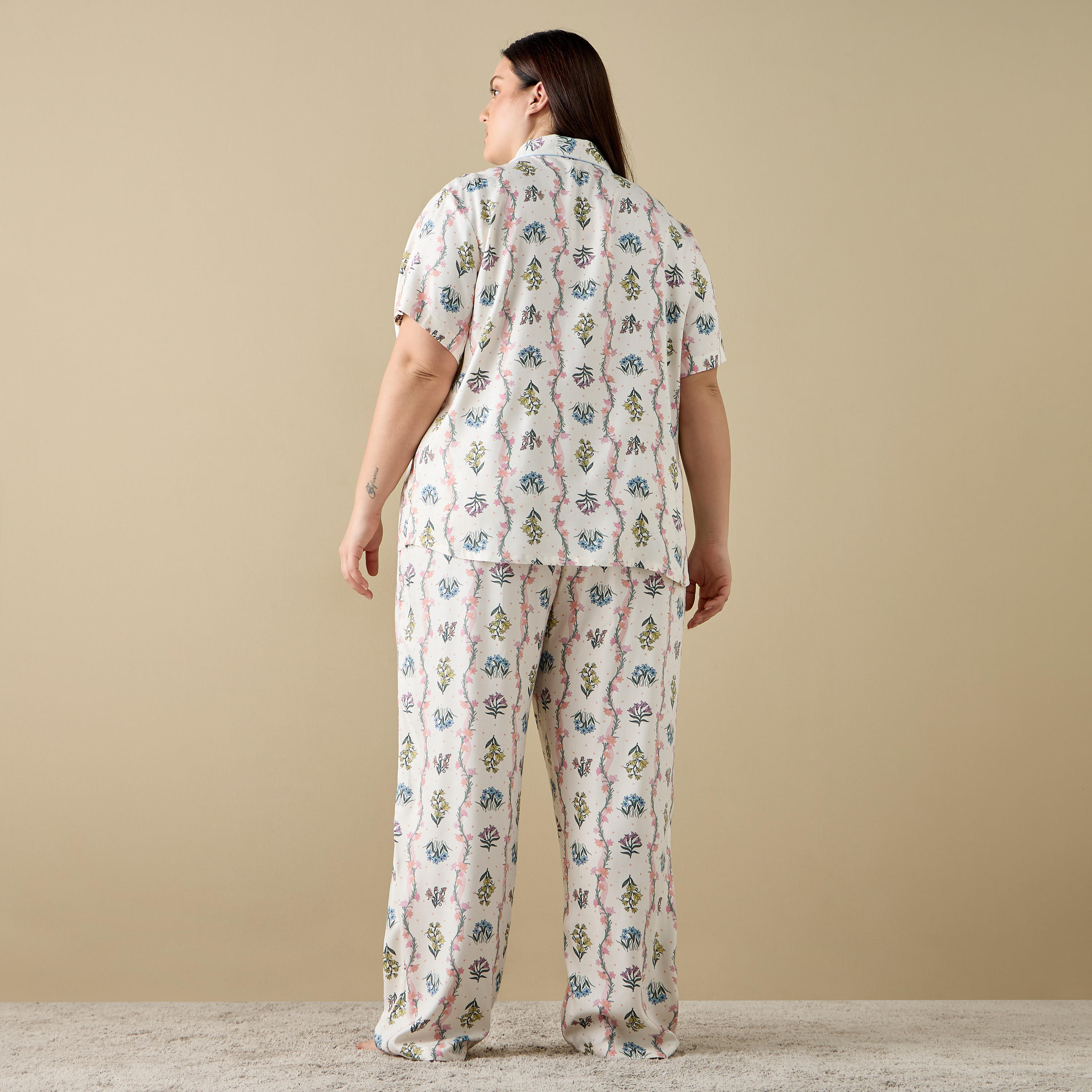 طقم بنطلون بيجاما وتيشيرت بطبعات أزهار وقناع للعين-women-clothing-nightwear-pyjamas-longsets-image-4