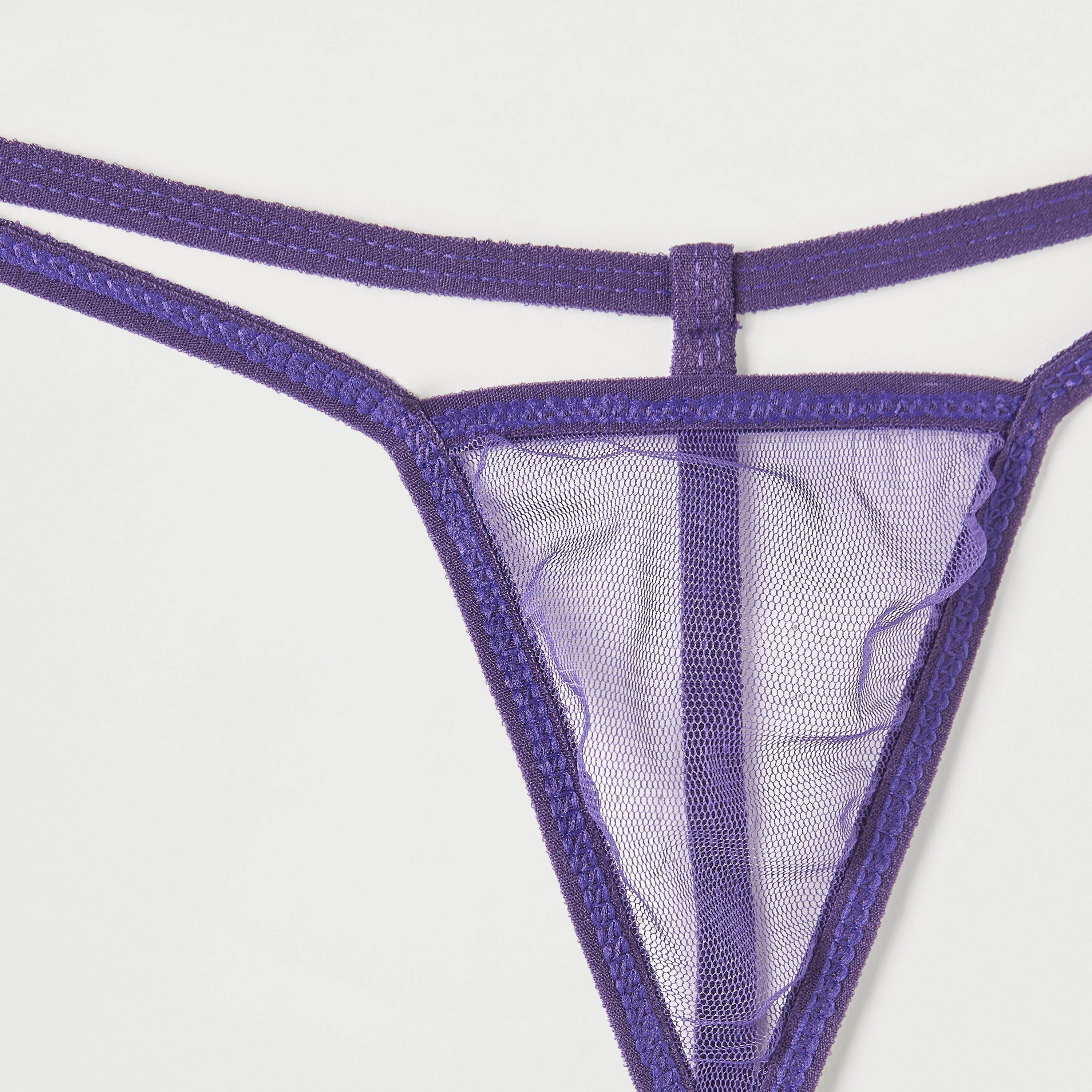 روب بأكمام طويلة وتفاصيل دانتيل وصدرية بياقة هالتر وثونج-women-clothing-lingerie-lingeriesets-image-6