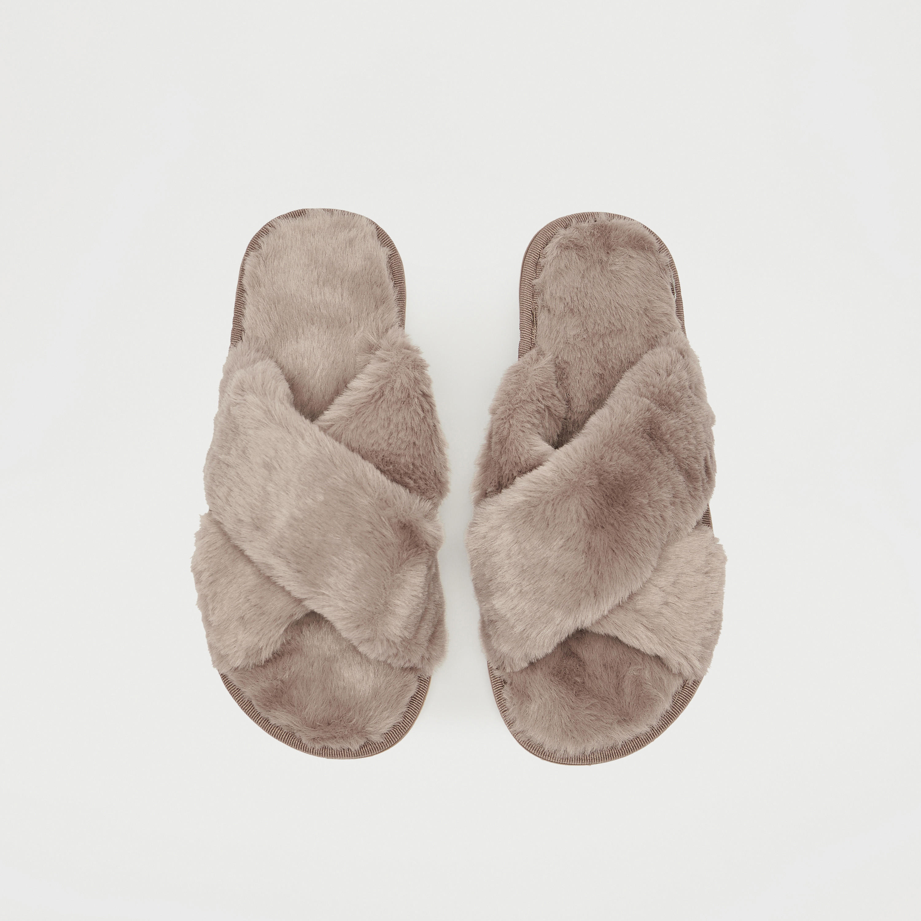 شبشب غرفة النوم سهل الارتداء مخملي بحزام متقاطع-women-clothing-nightwear-bedroomslippers-image-1
