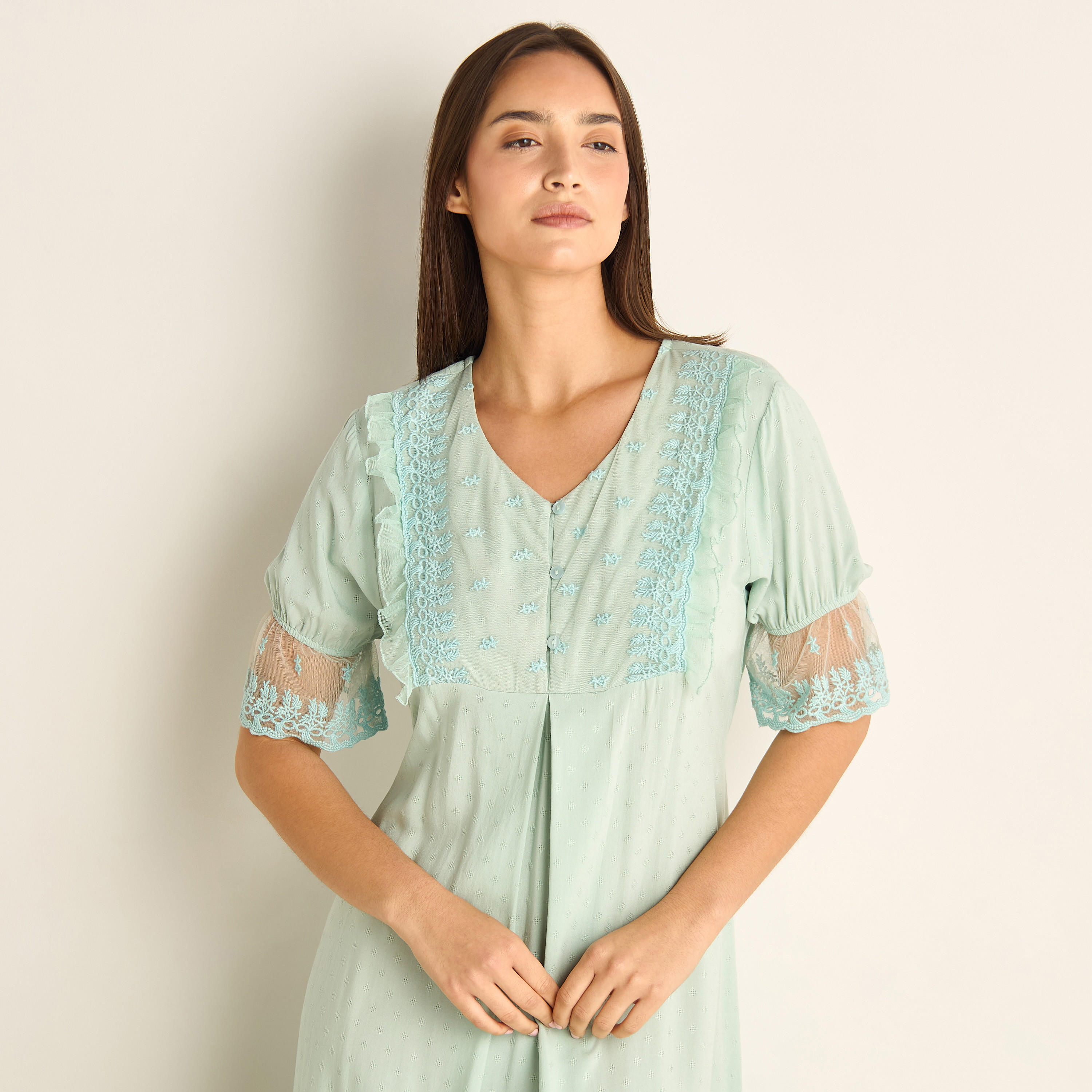 فستان نوم مطّرز مع سترة ووشاح-women-clothing-nightwear-nighties-image-4