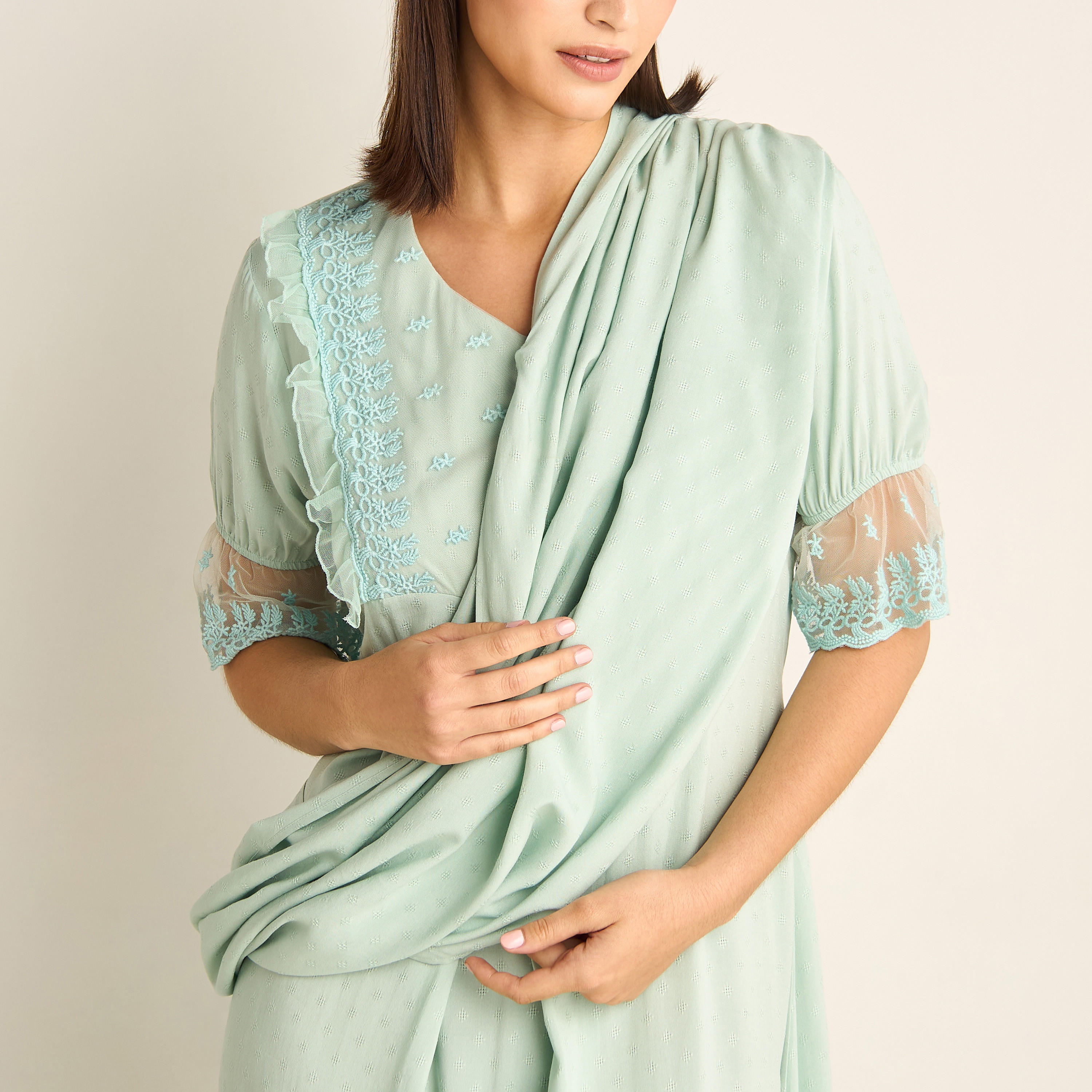 فستان نوم مطّرز مع سترة ووشاح-women-clothing-nightwear-nighties-image-5