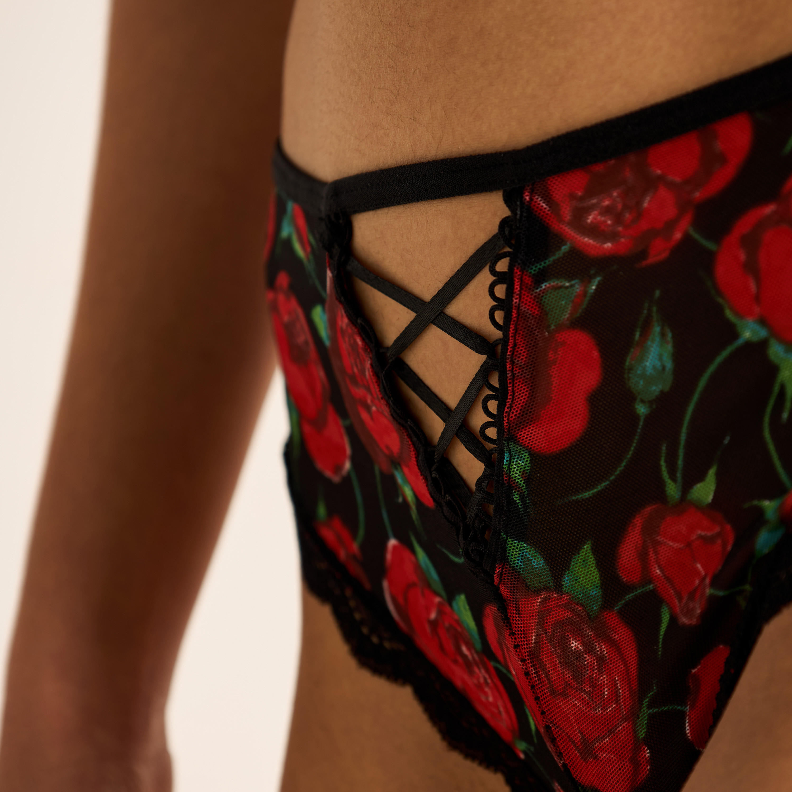 طقم صدرية وسروال داخلي بطبعات زهور-women-clothing-lingerie-lingeriesets-image-7