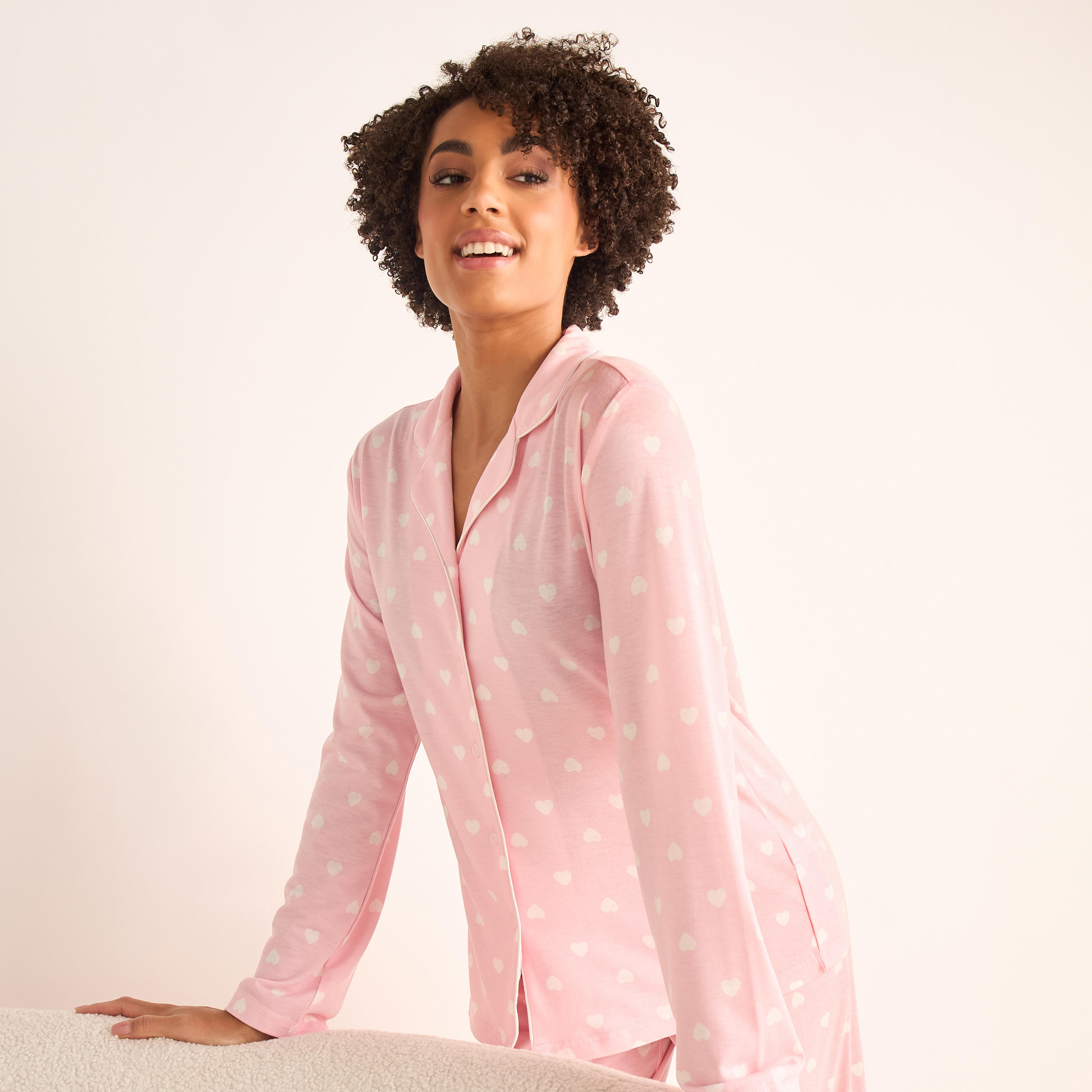 طقم بنطلون بيجاما وقميص بطبعات-women-clothing-nightwear-pyjamas-longsets-image-2