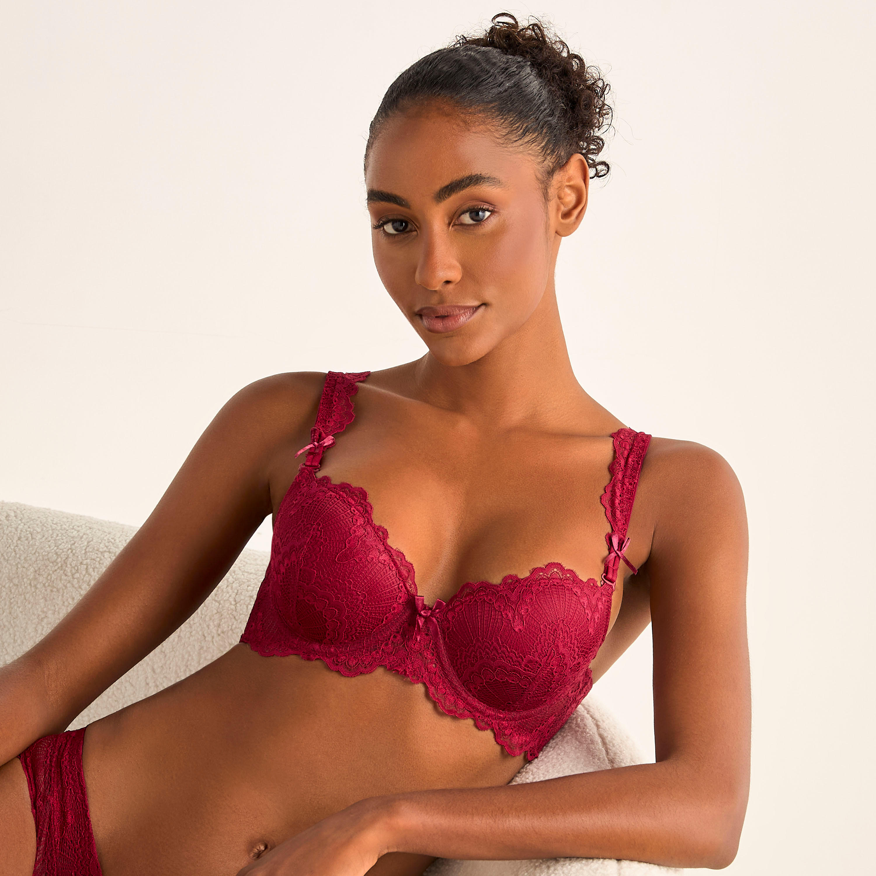 طقم صدريّة بالكونيت بتفاصيل دانتيل وسروال داخلي-women-clothing-lingerie-lingeriesets-image-26