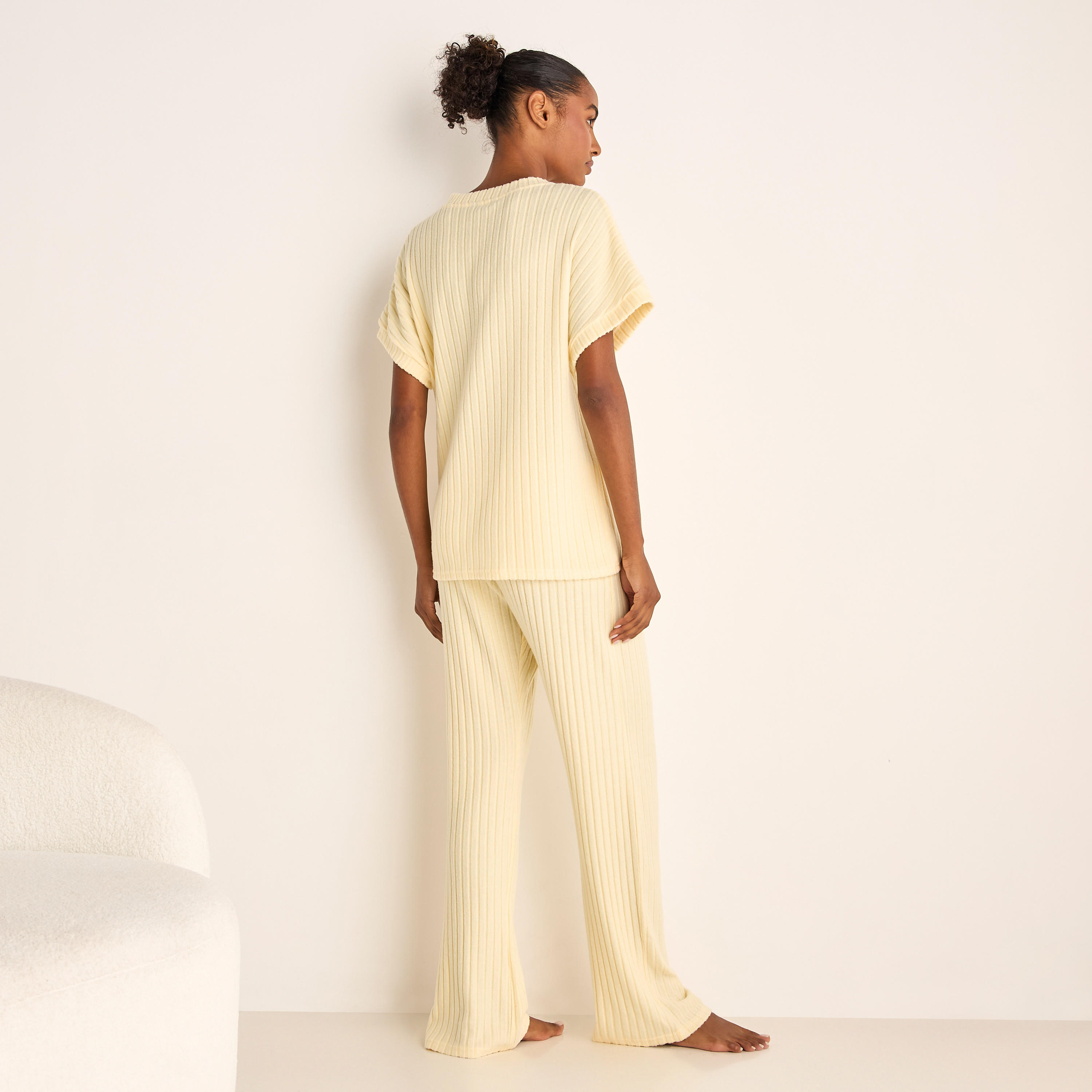 طقم بلوزة مضلعة بياقة V وبنطلون بيجاما بخصر مطاطي-women-clothing-nightwear-pyjamas-longsets-image-5