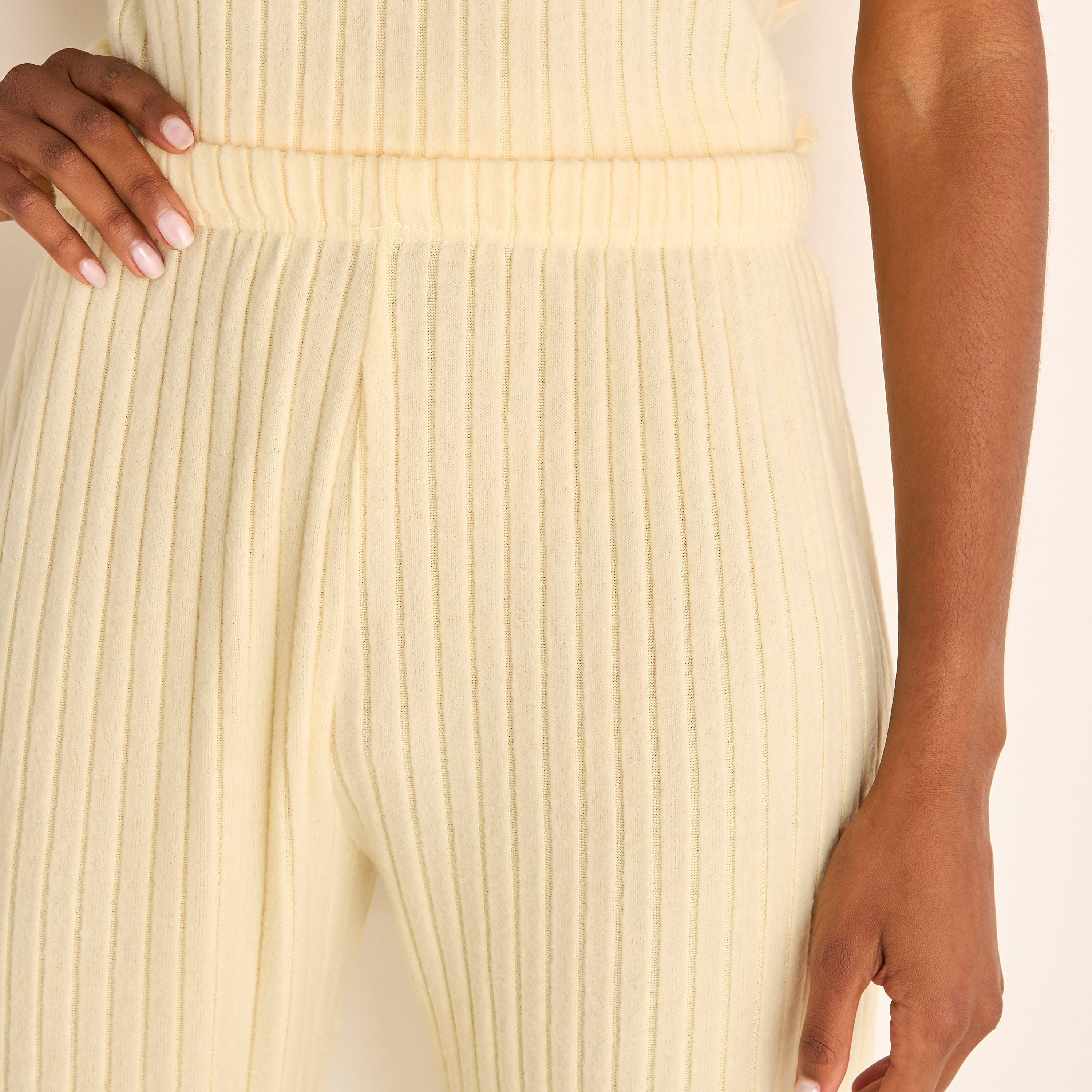 طقم بلوزة مضلعة بياقة V وبنطلون بيجاما بخصر مطاطي-women-clothing-nightwear-pyjamas-longsets-image-2