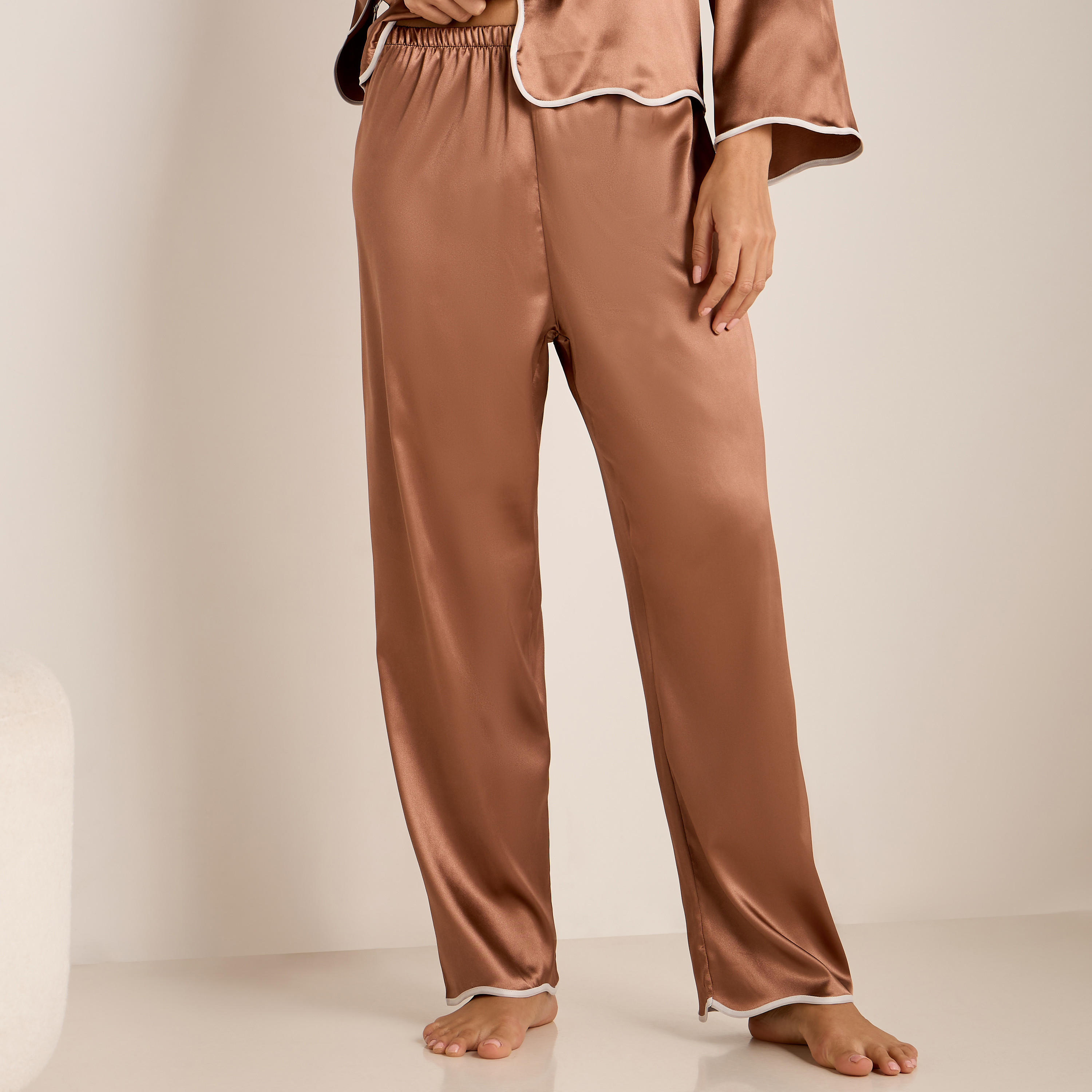 طقم بيجاما ساتان بخطوط مغايرة مع قناع عينين-women-clothing-nightwear-pyjamas-longsets-image-2