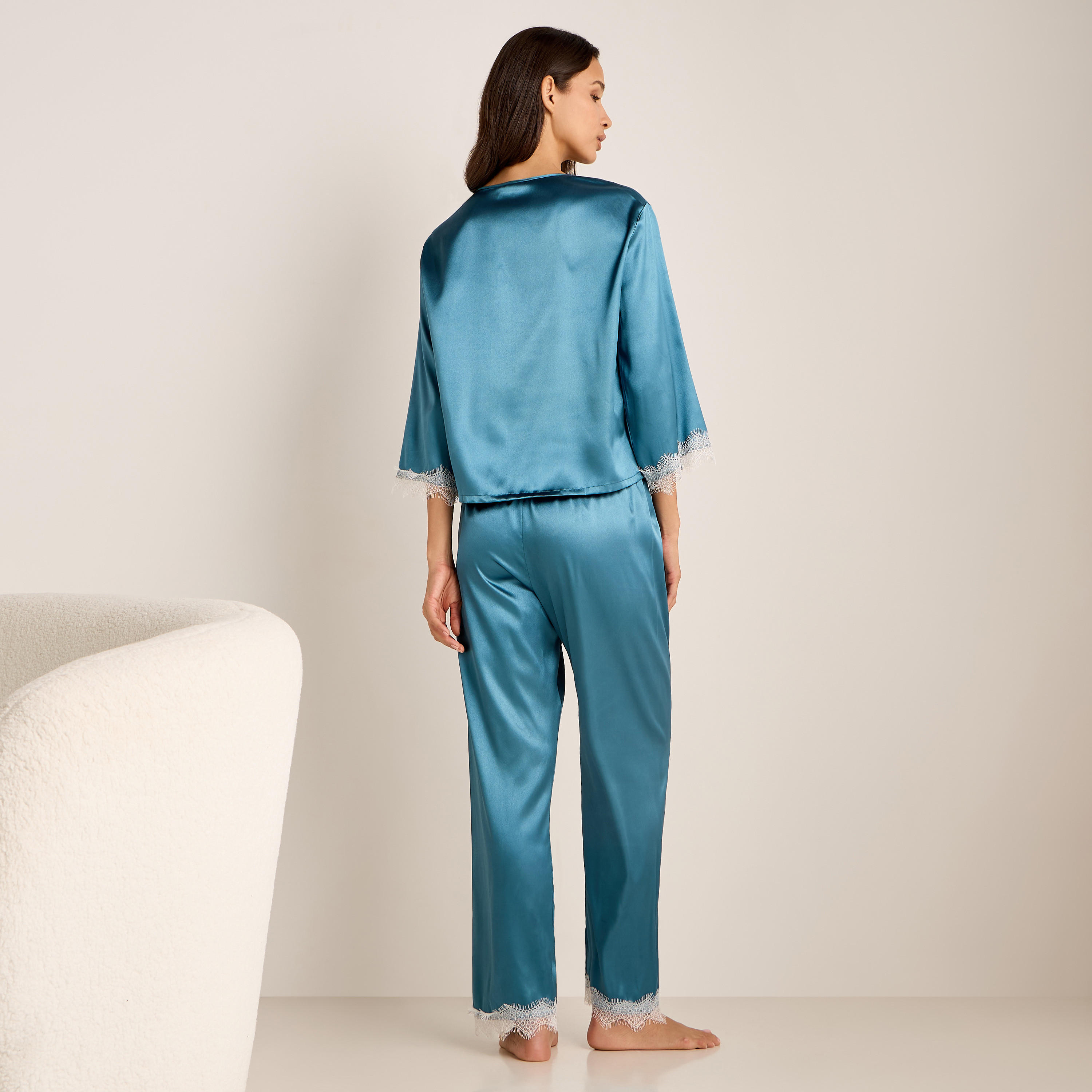 طقم بنطلون بيجاما وقميص بتفاصيل دانتيل-women-clothing-nightwear-pyjamas-longsets-image-2