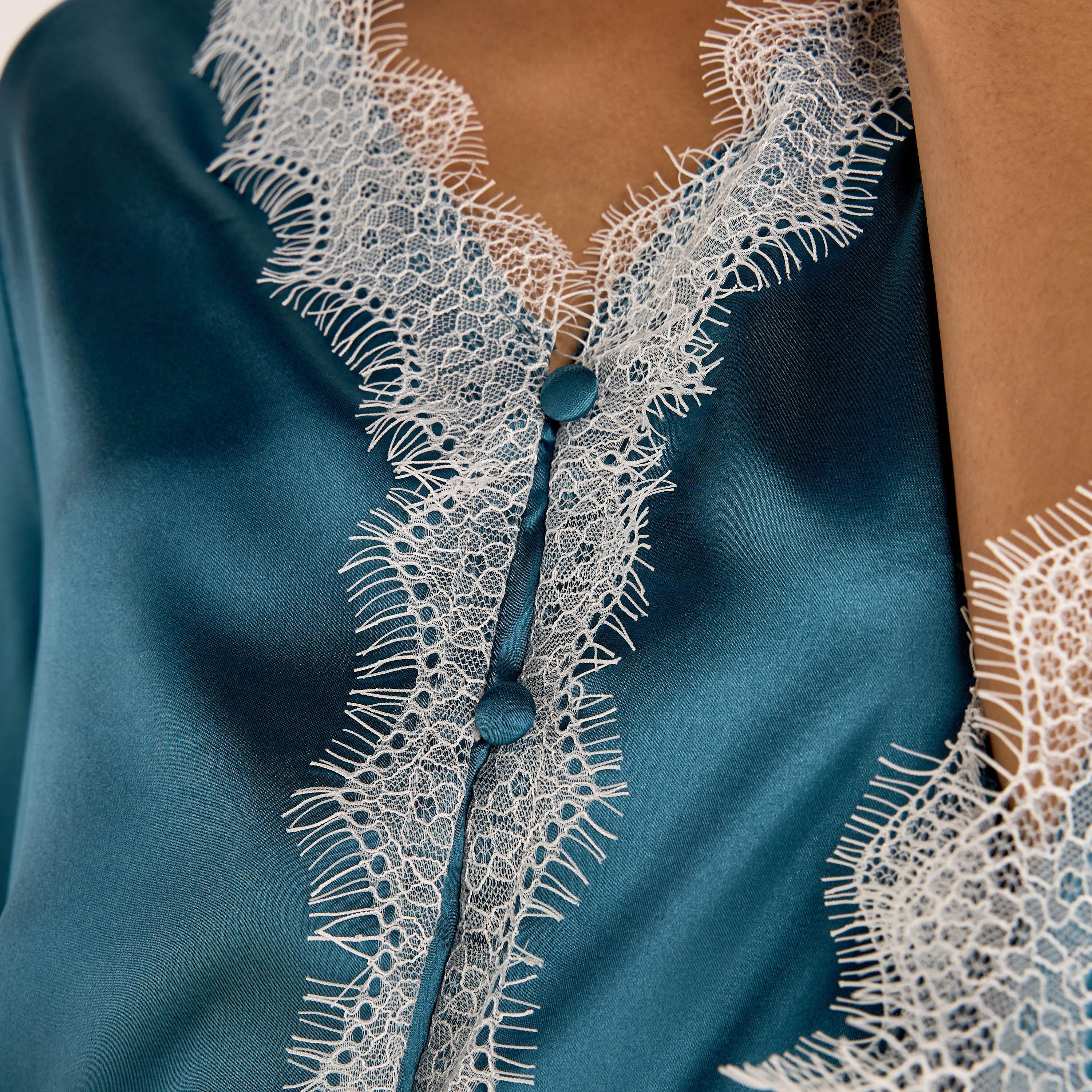 طقم بنطلون بيجاما وقميص بتفاصيل دانتيل-women-clothing-nightwear-pyjamas-longsets-image-1