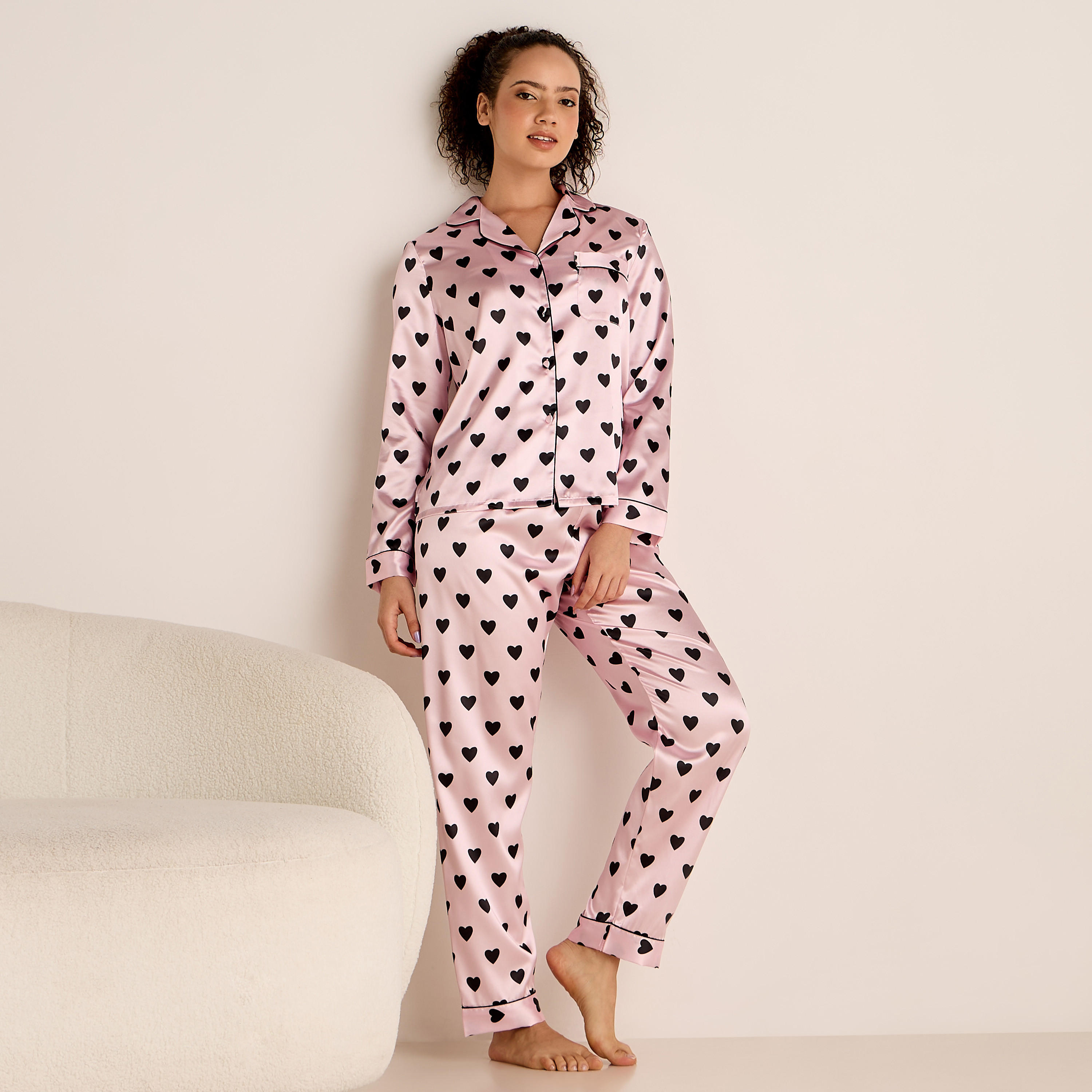 طقم بنطلون بيجاما وقميص بأكمام طويلة وطبعات قلوب-women-clothing-nightwear-pyjamas-longsets-image-1