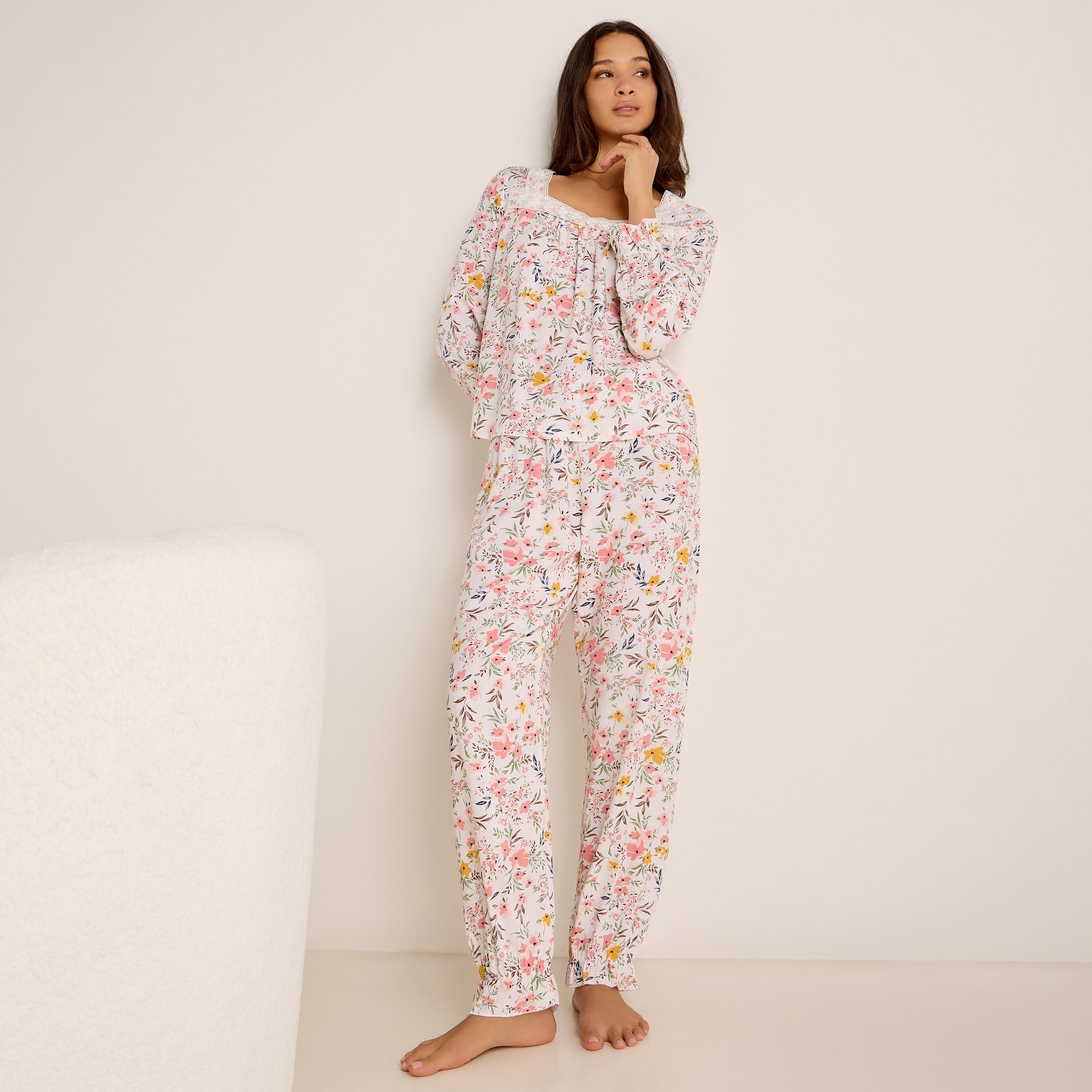 طقم بنطلون بيجاما وبلوزة بأكمام طويلة وطبعات أزهار-women-clothing-nightwear-pyjamas-longsets-image-1