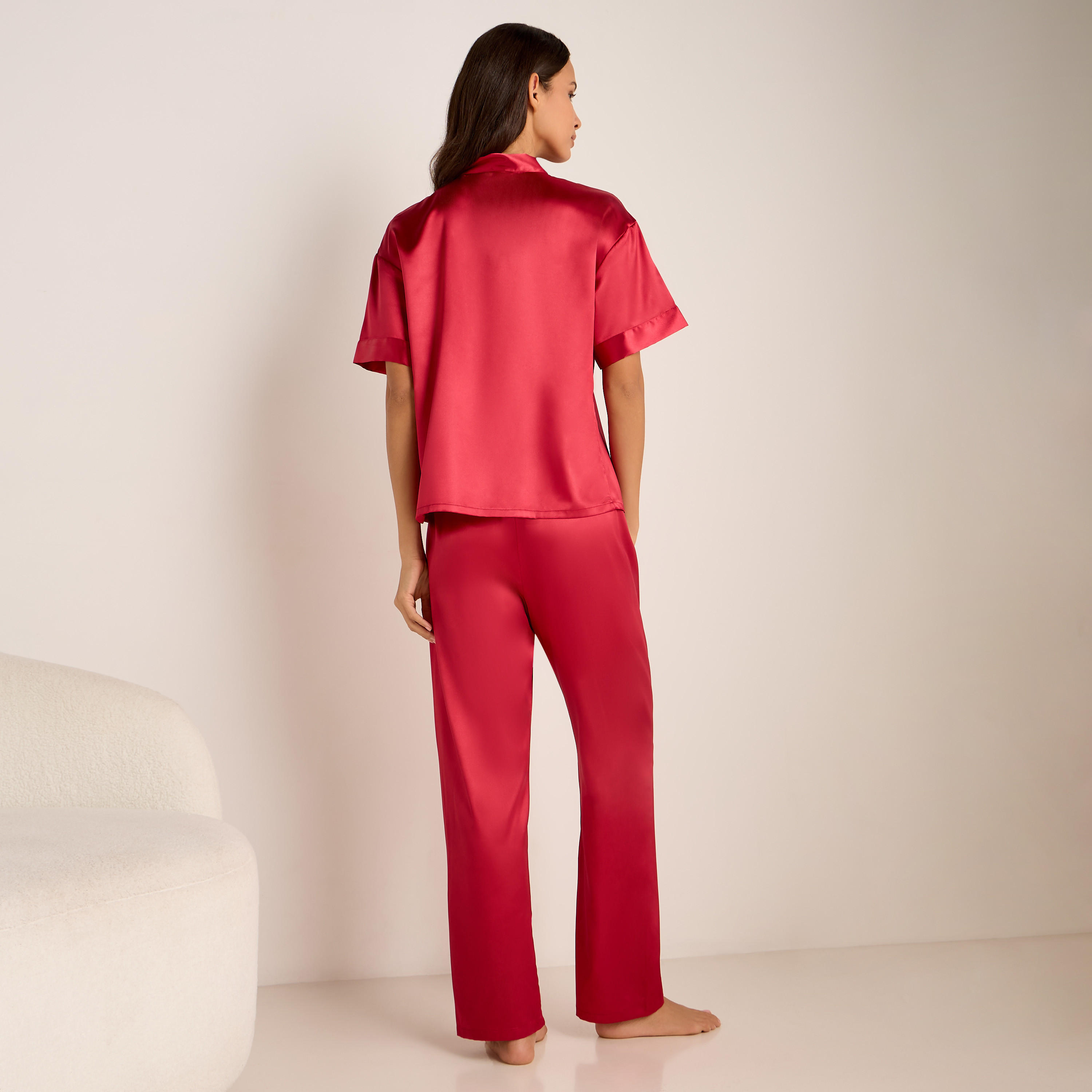 طقم بنطلون بيجاما بخصر مطاطي وبلوزة بياقة V وأكمام قصيرة-women-clothing-nightwear-pyjamas-longsets-image-2