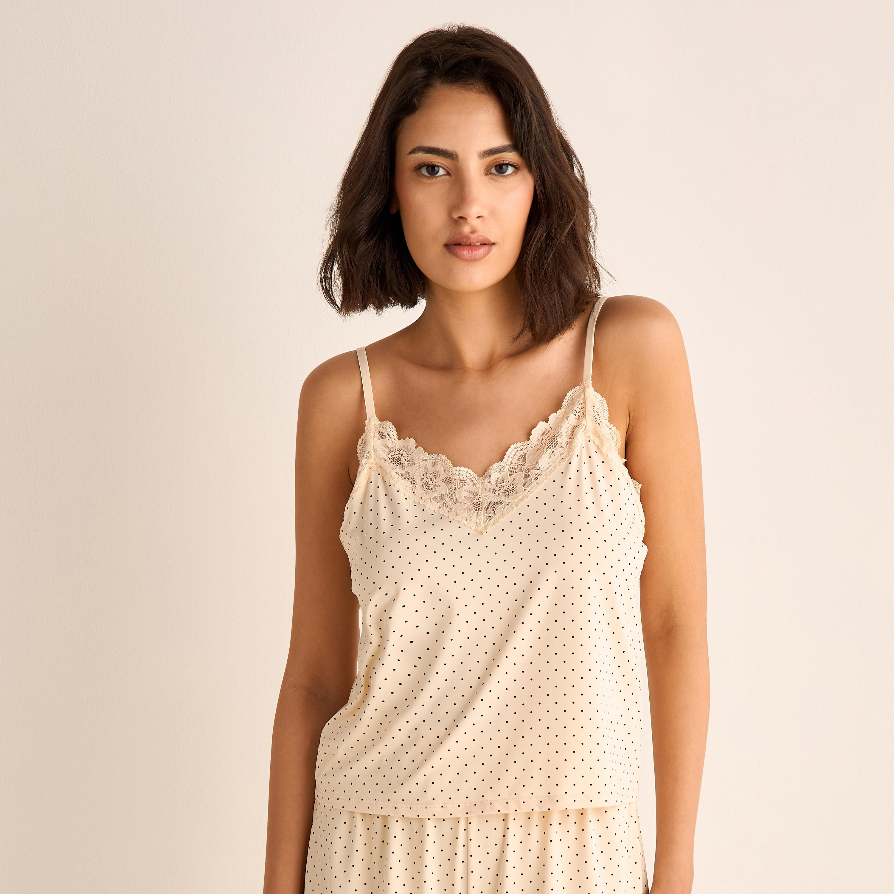 طقم بلوزة دون أكمام بياقة V وشورت بطبعات-women-clothing-nightwear-pyjamas-shortsets-image-2