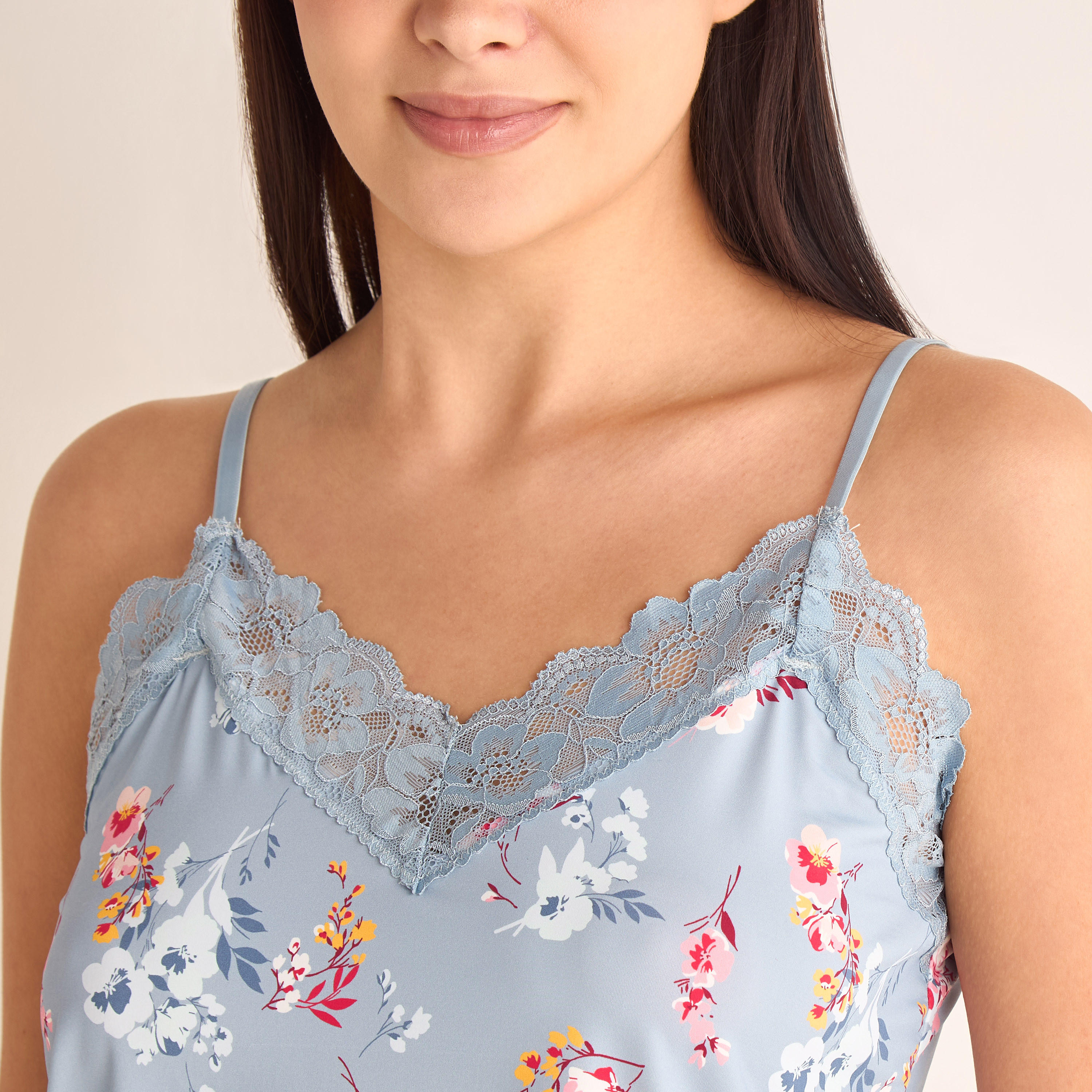طقم شورت بخصر مطاطي وقميص داخلي بطبعات-women-clothing-nightwear-pyjamas-shortsets-image-5