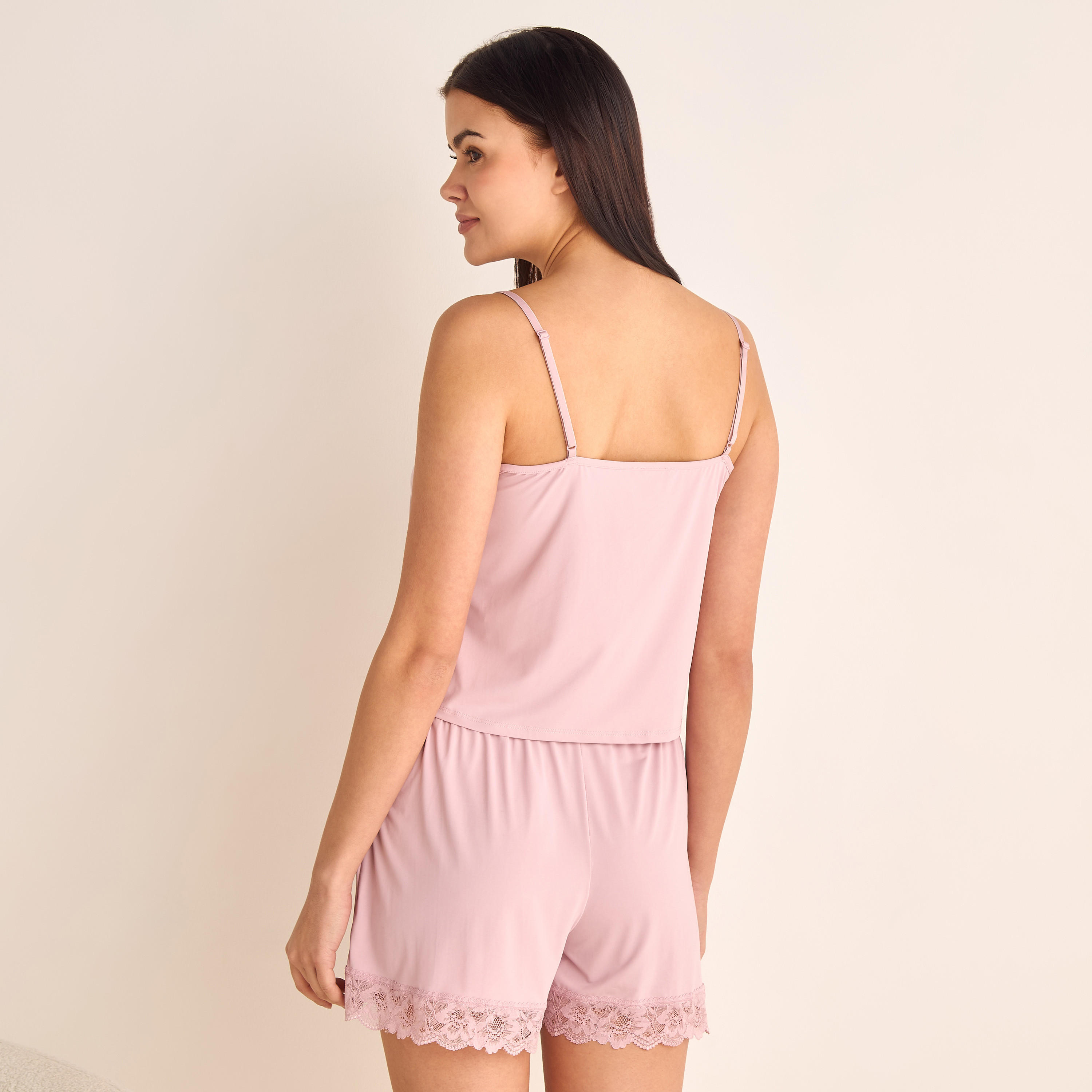 طقم شورت بخصر مطاطي وقميص داخلي دانتيل-women-clothing-nightwear-pyjamas-shortsets-image-2