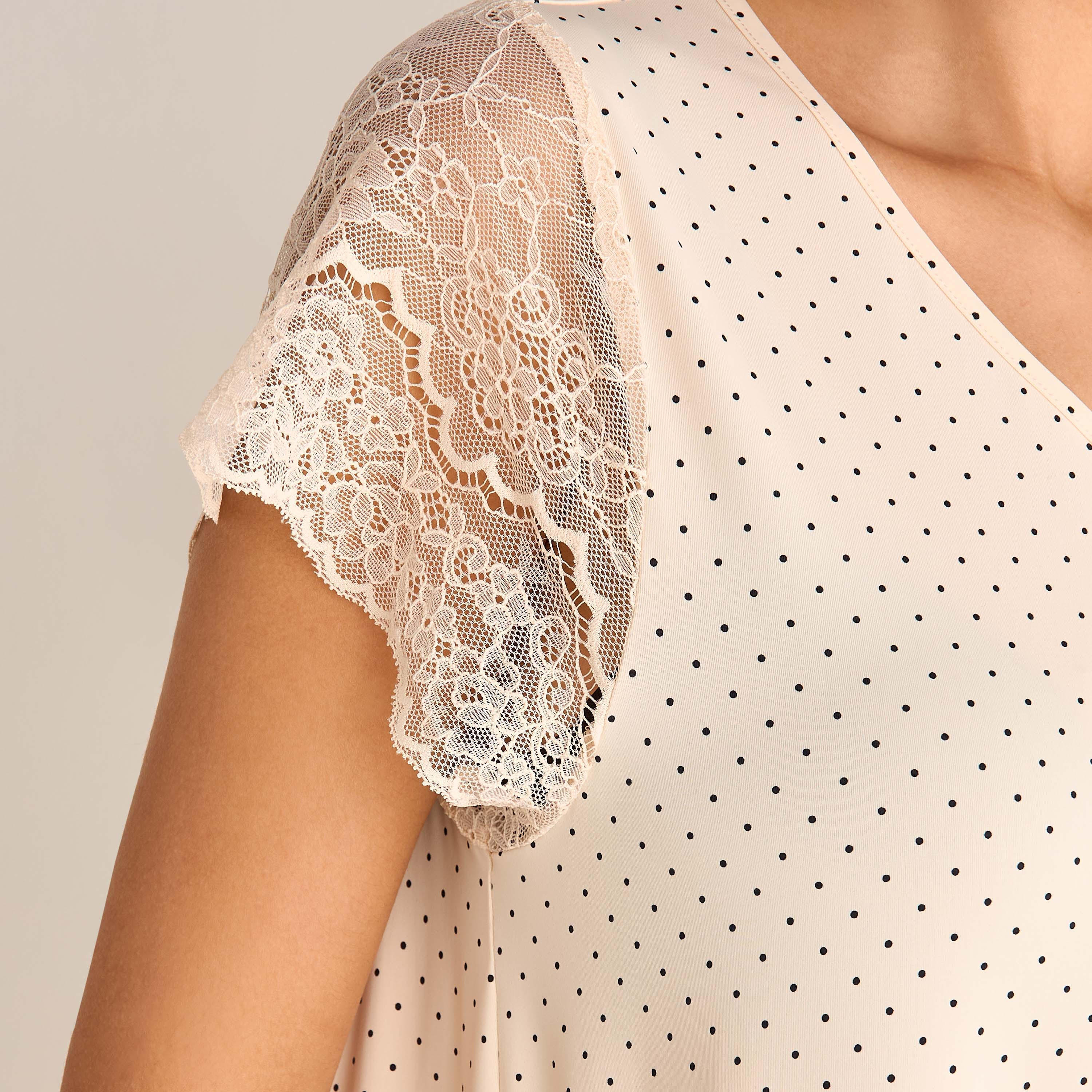 فستان نوم بأكمام قصيرة وياقة حرف V وطبعات منقطة-women-clothing-nightwear-nighties-image-5