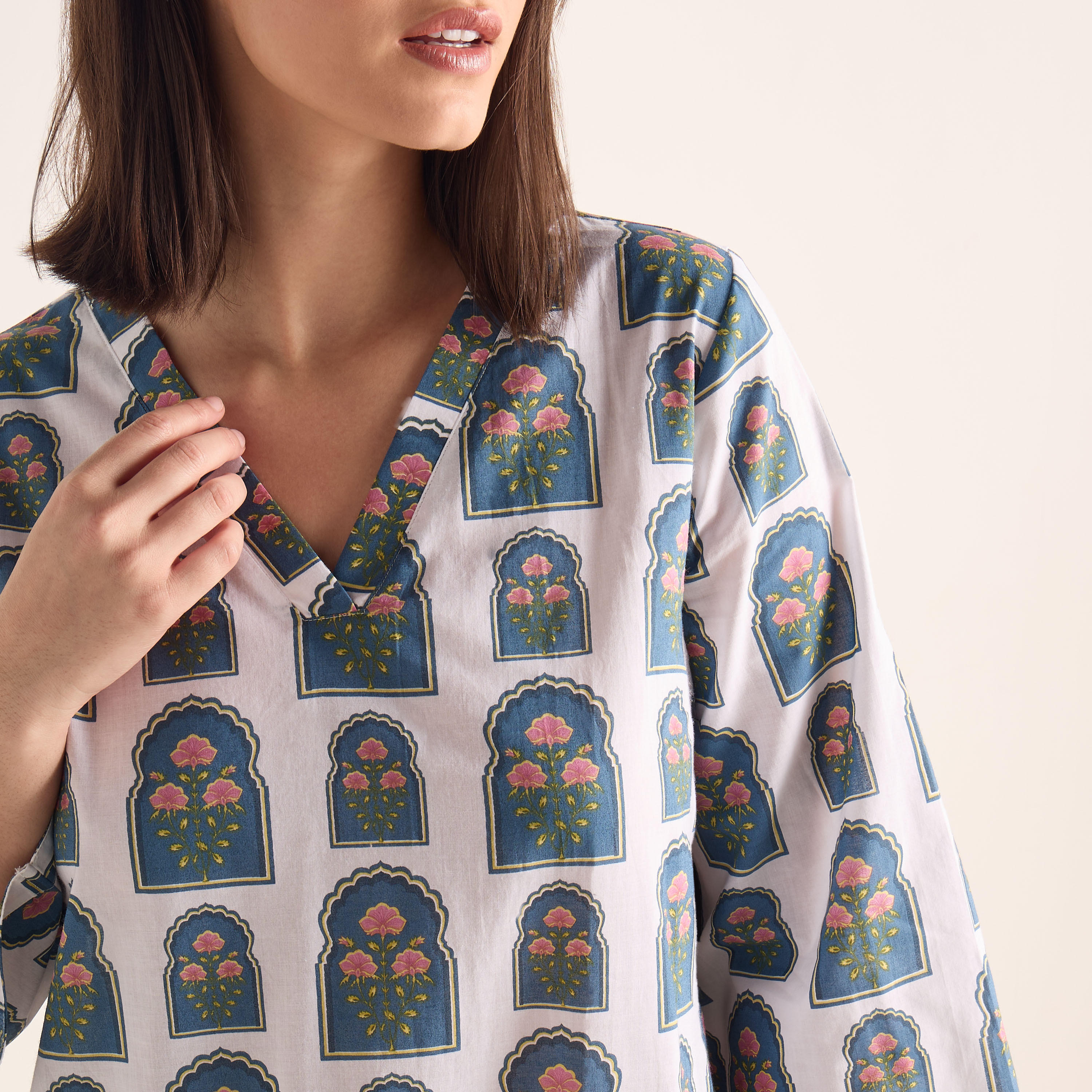 قميص نوم بياقة V وأكمام 3/4 وطبعات-women-clothing-nightwear-nighties-image-4