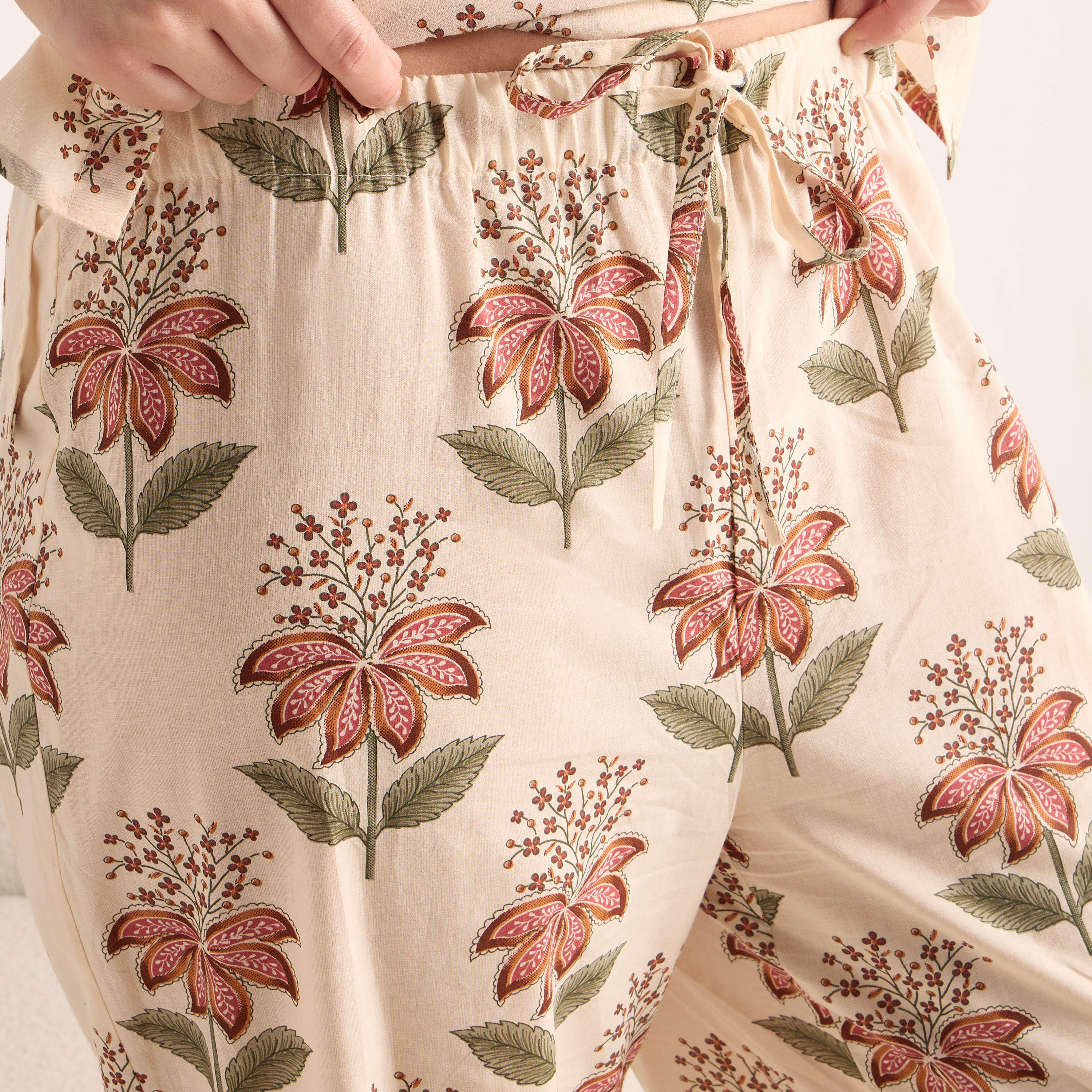 طقم بنطلون بيجاما وبلوزة قطن بأكمام كشكش وطبعات-women-clothing-nightwear-pyjamas-longsets-image-12