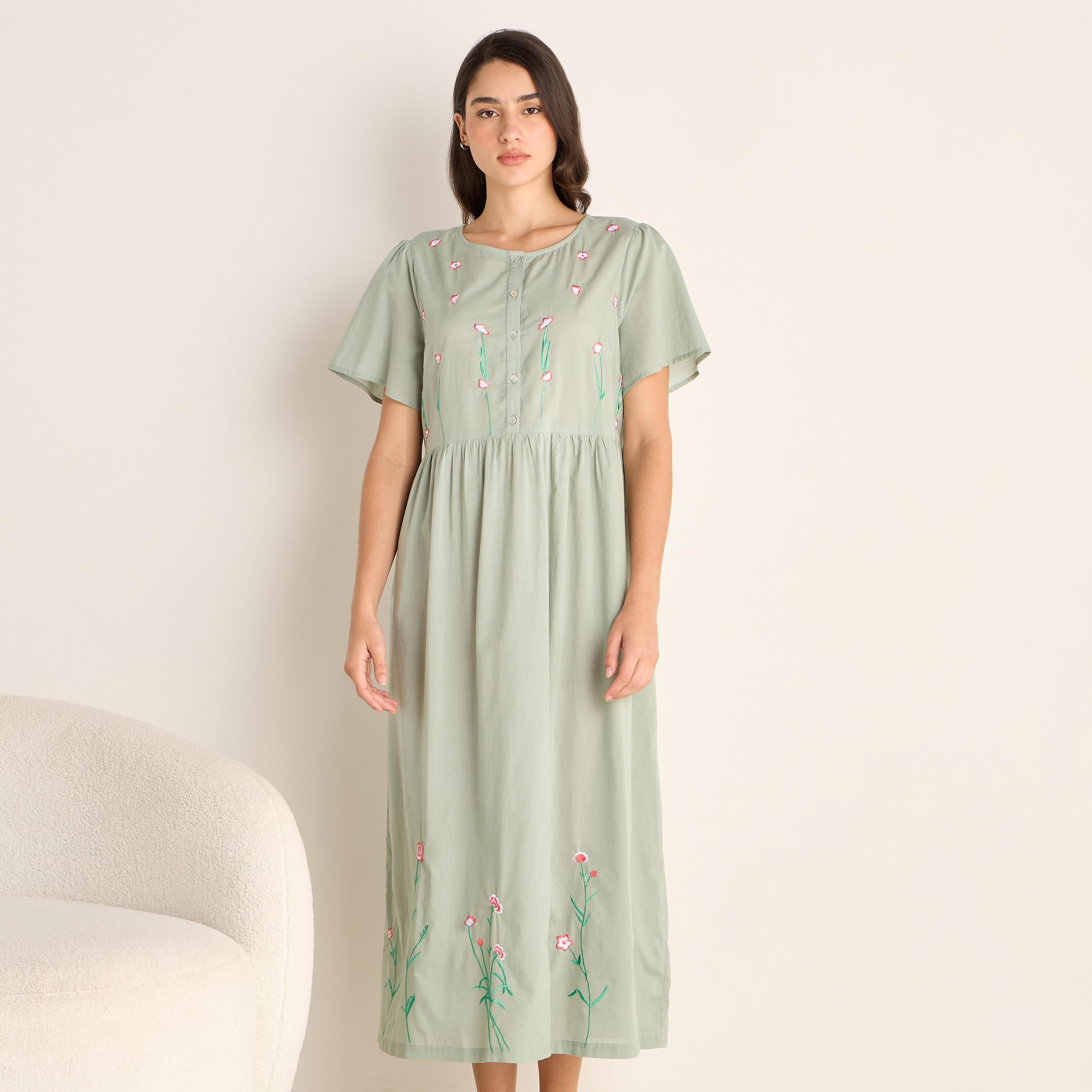 قميص نوم مطرز بياقة مستديرة وأكمام قصيرة-women-clothing-nightwear-nighties-image-1