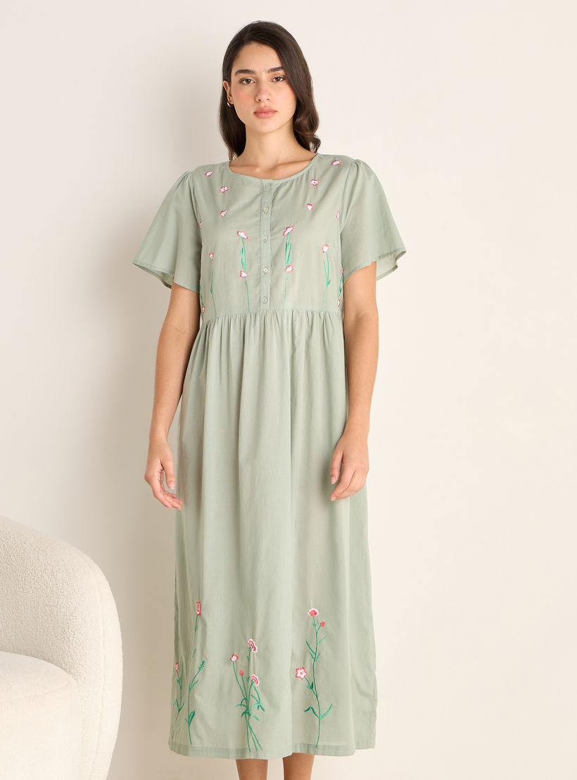 قميص نوم مطرز بياقة مستديرة وأكمام قصيرة-women-clothing-nightwear-nighties-image-1